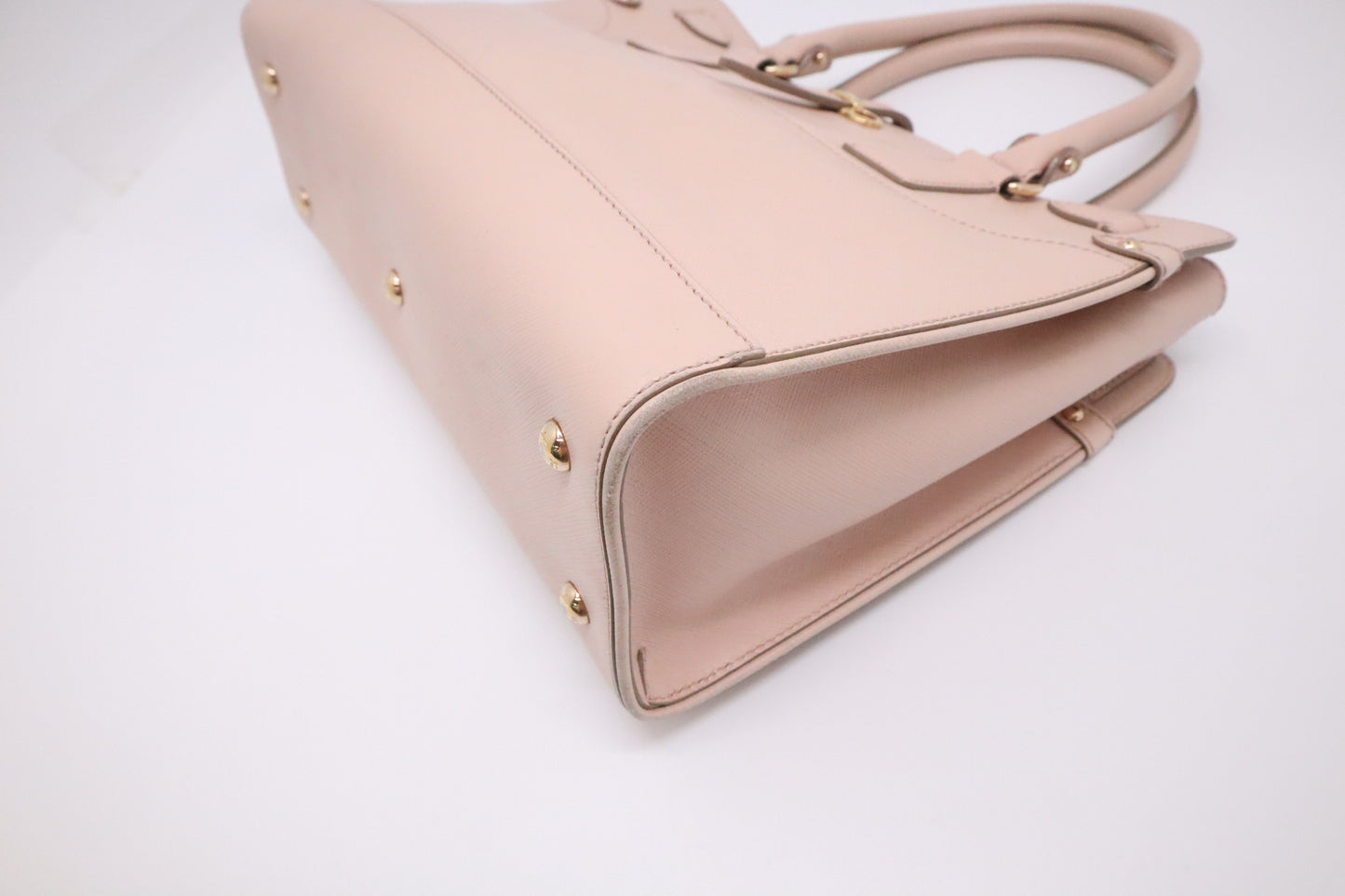 Ferragamo Shoulder Bag in Pink Blush Leather