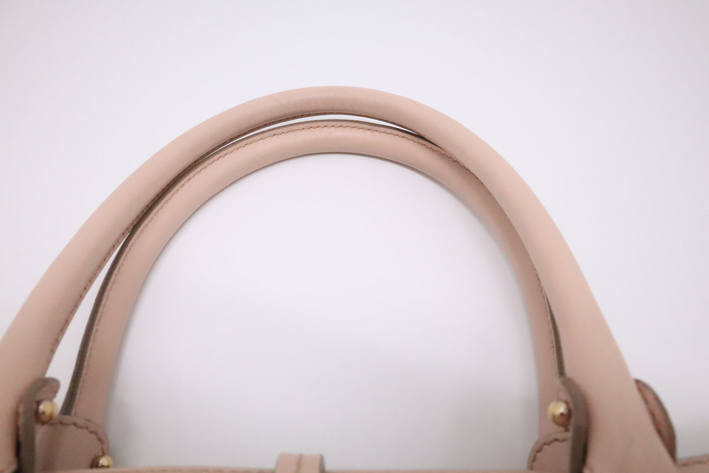 Ferragamo Shoulder Bag in Pink Blush Leather