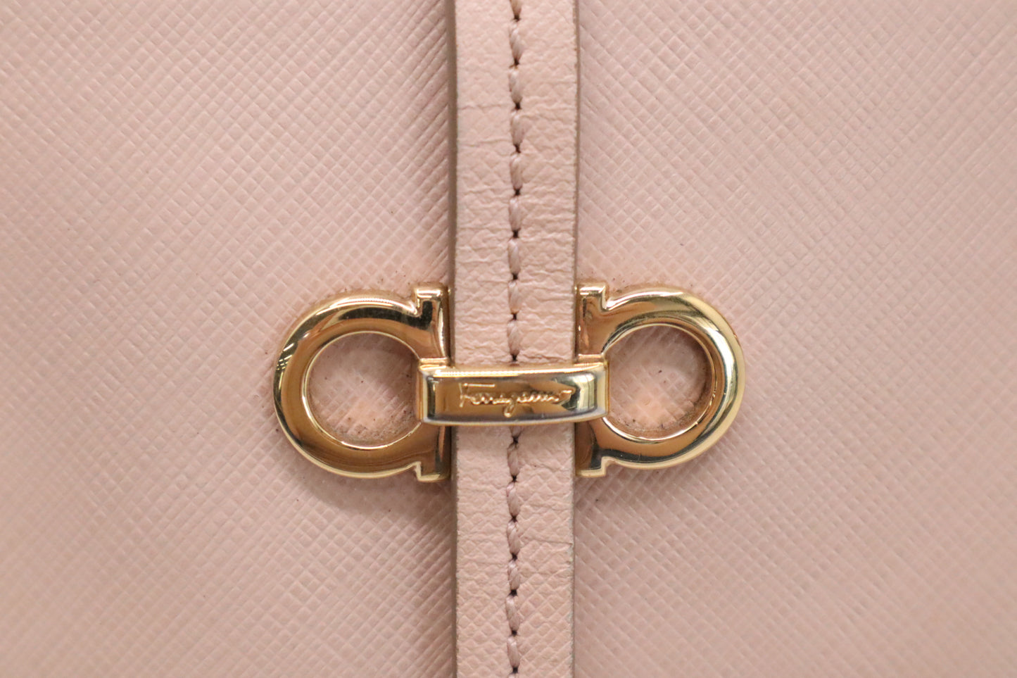 Ferragamo Shoulder Bag in Pink Blush Leather