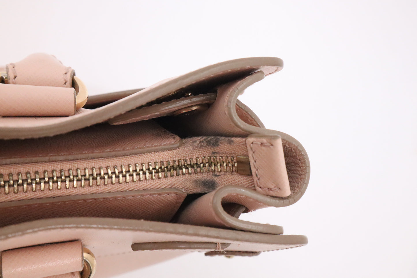 Ferragamo Shoulder Bag in Pink Blush Leather