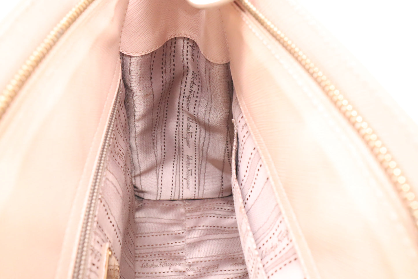 Ferragamo Shoulder Bag in Pink Blush Leather