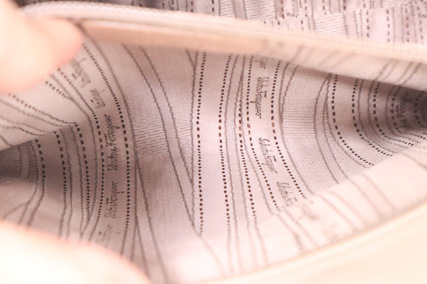 Ferragamo Shoulder Bag in Pink Blush Leather