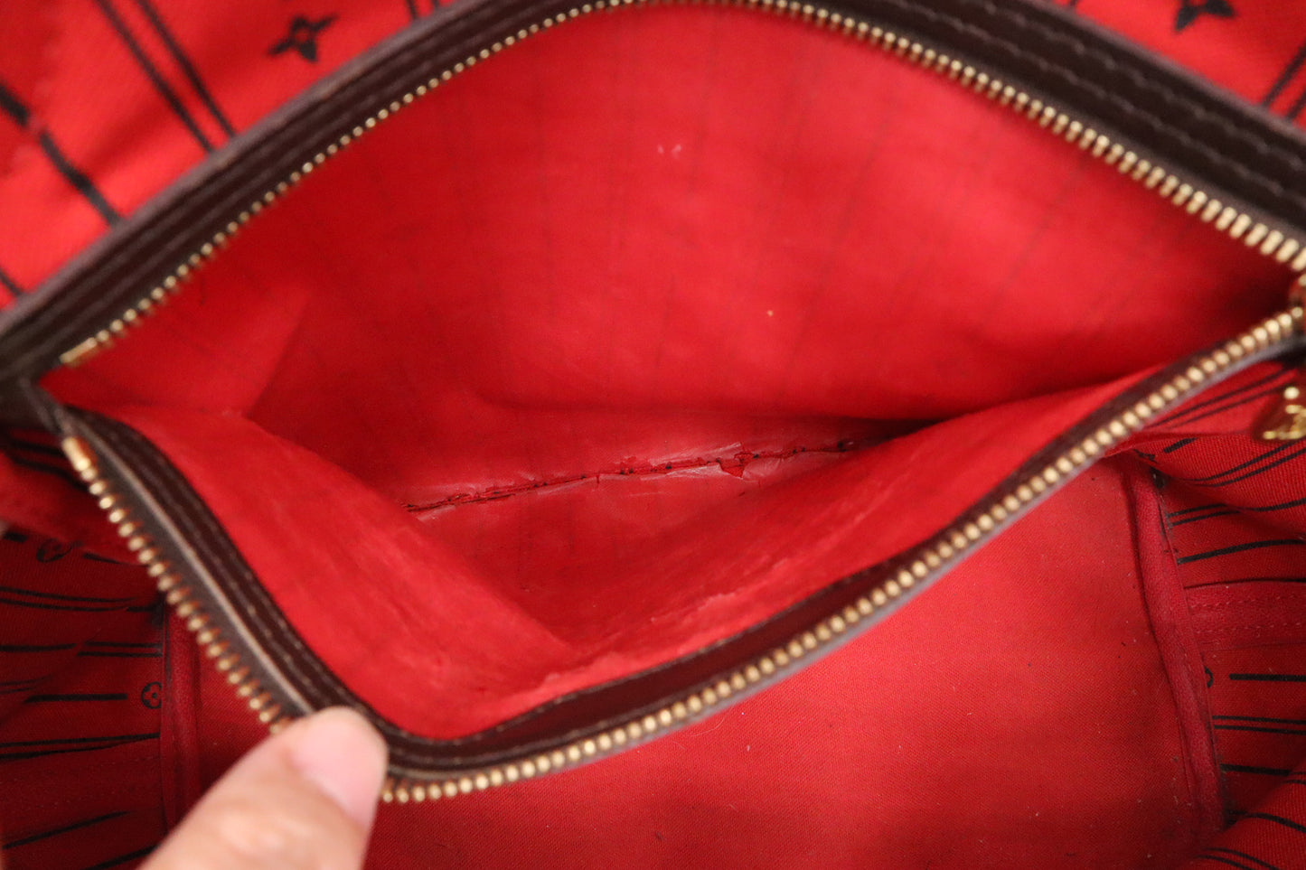 Louis Vuitton Neverfull MM in Damier Ebene Canvas