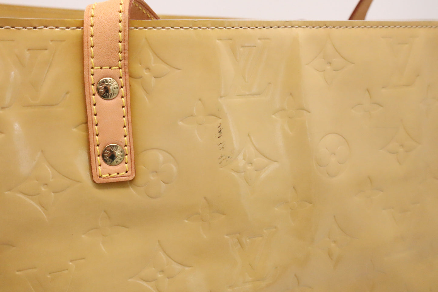 Louis Vuitton Reade GM in Yellow Beige Vernis Leather