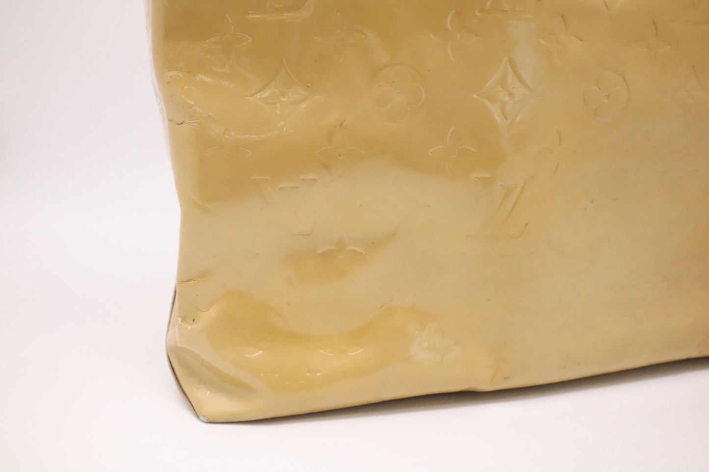 Louis Vuitton Reade GM in Yellow Beige Vernis Leather