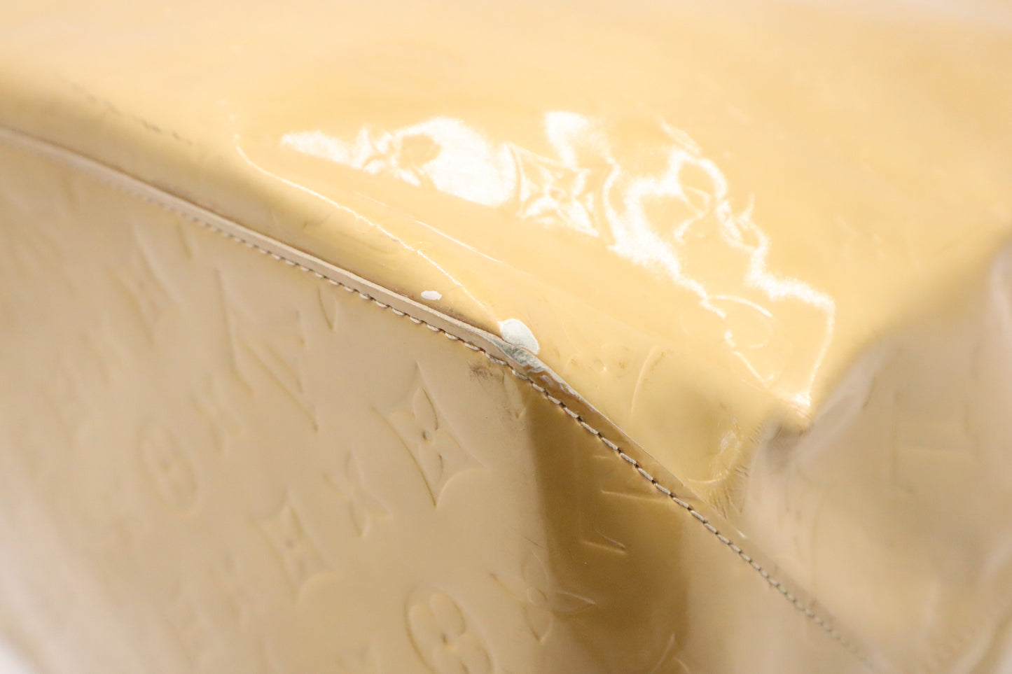 Louis Vuitton Reade GM in Yellow Beige Vernis Leather