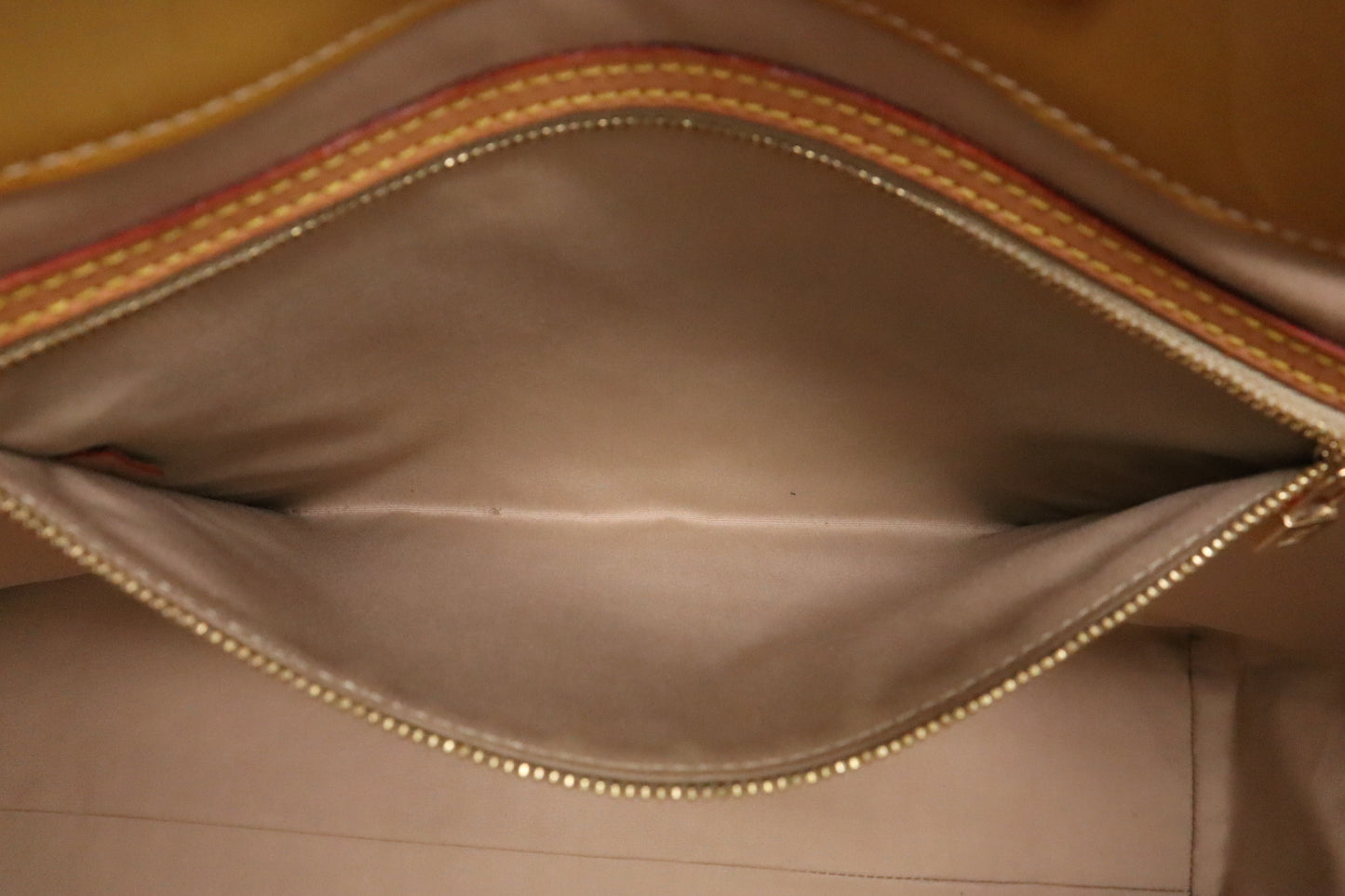 Louis Vuitton Reade GM in Yellow Beige Vernis Leather