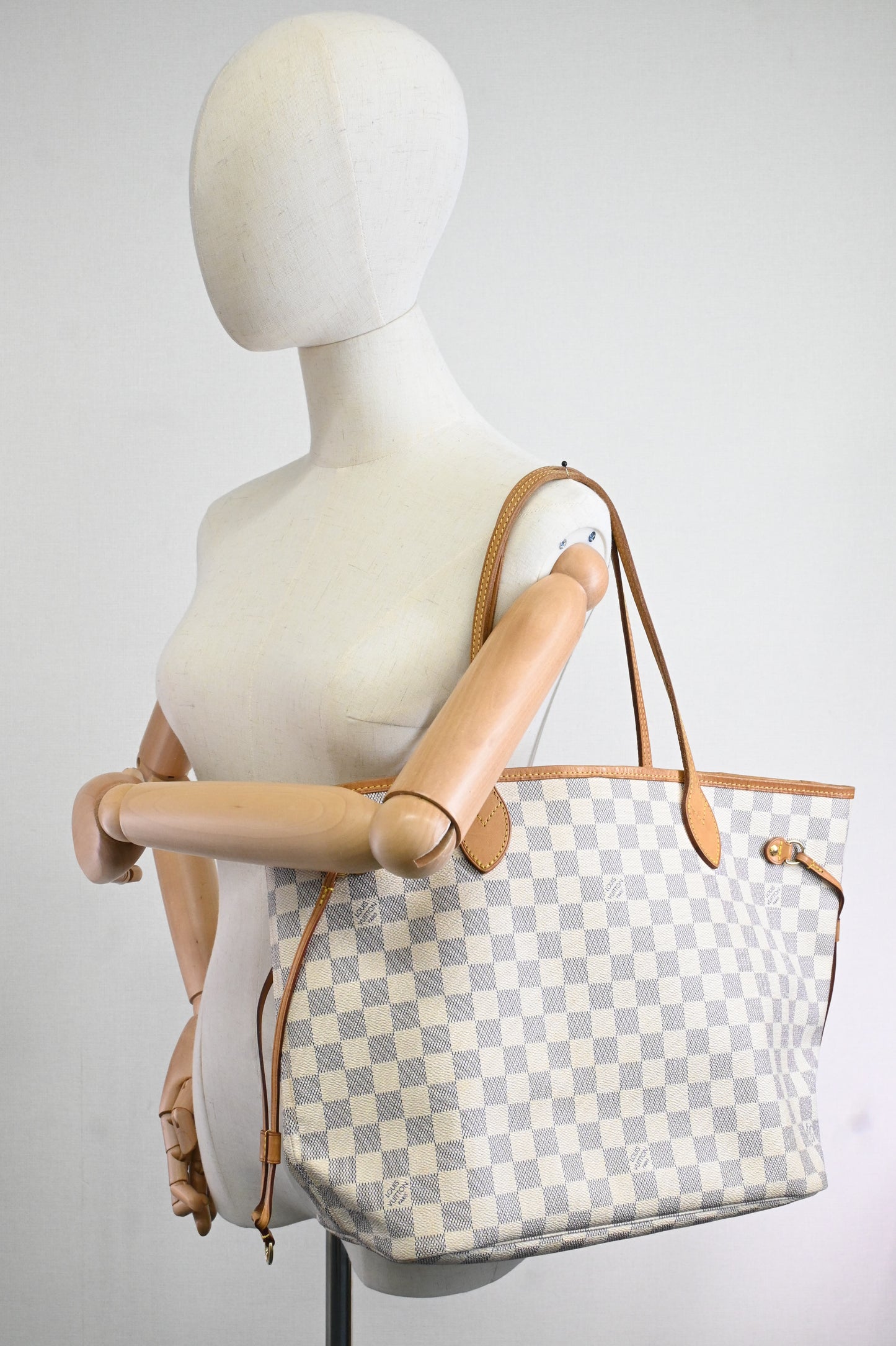 Louis Vuitton Neverfull MM in Damier Azur Canvas