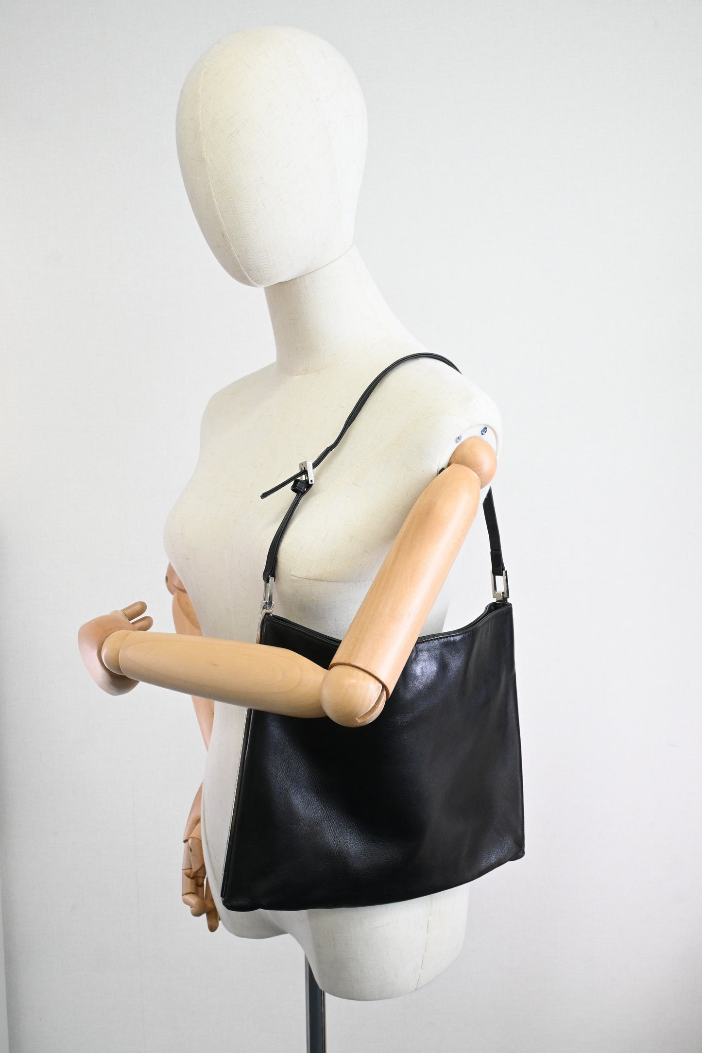 Fendi Shoulder Bag in Black Leather