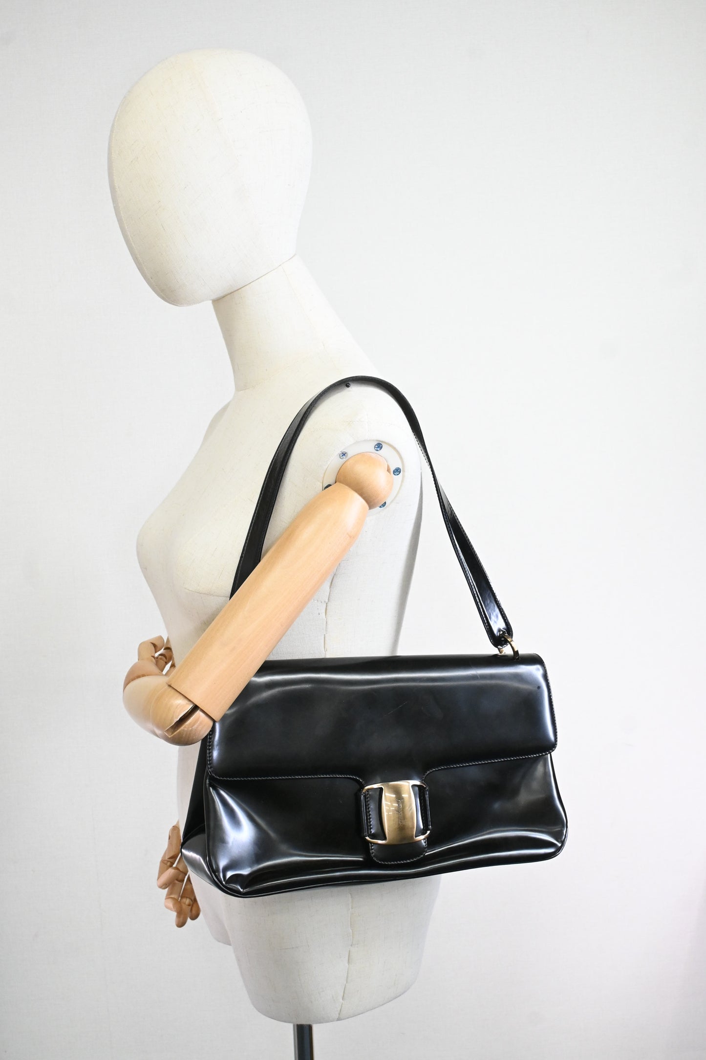 Ferragamo Shoulder Bag in Black Marbled Patent Leather