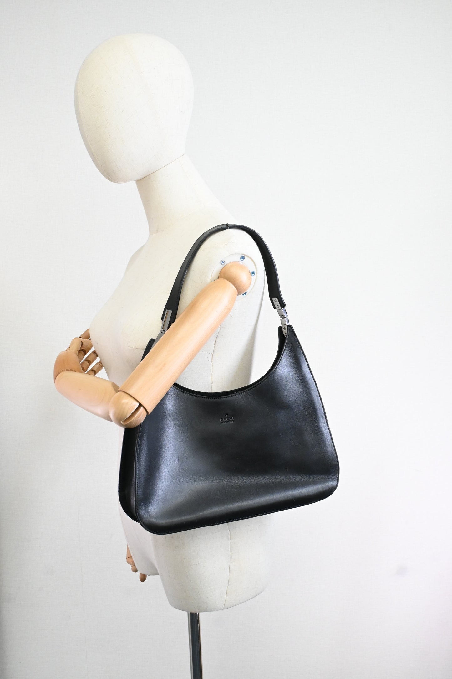 Gucci Shoulder Bag in Black Leather