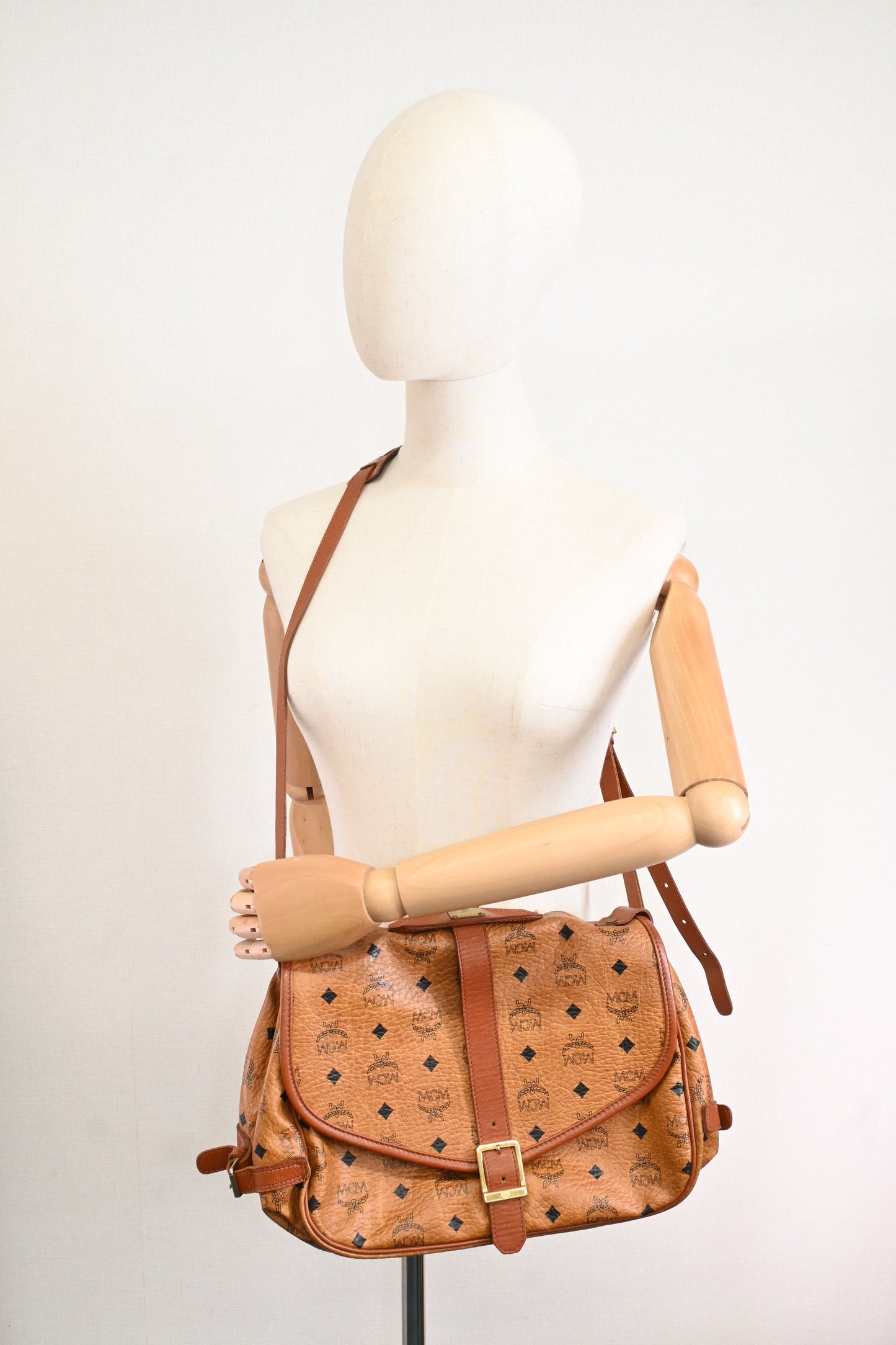 MCM Messenger Bag in Cognac Visetos Canvas