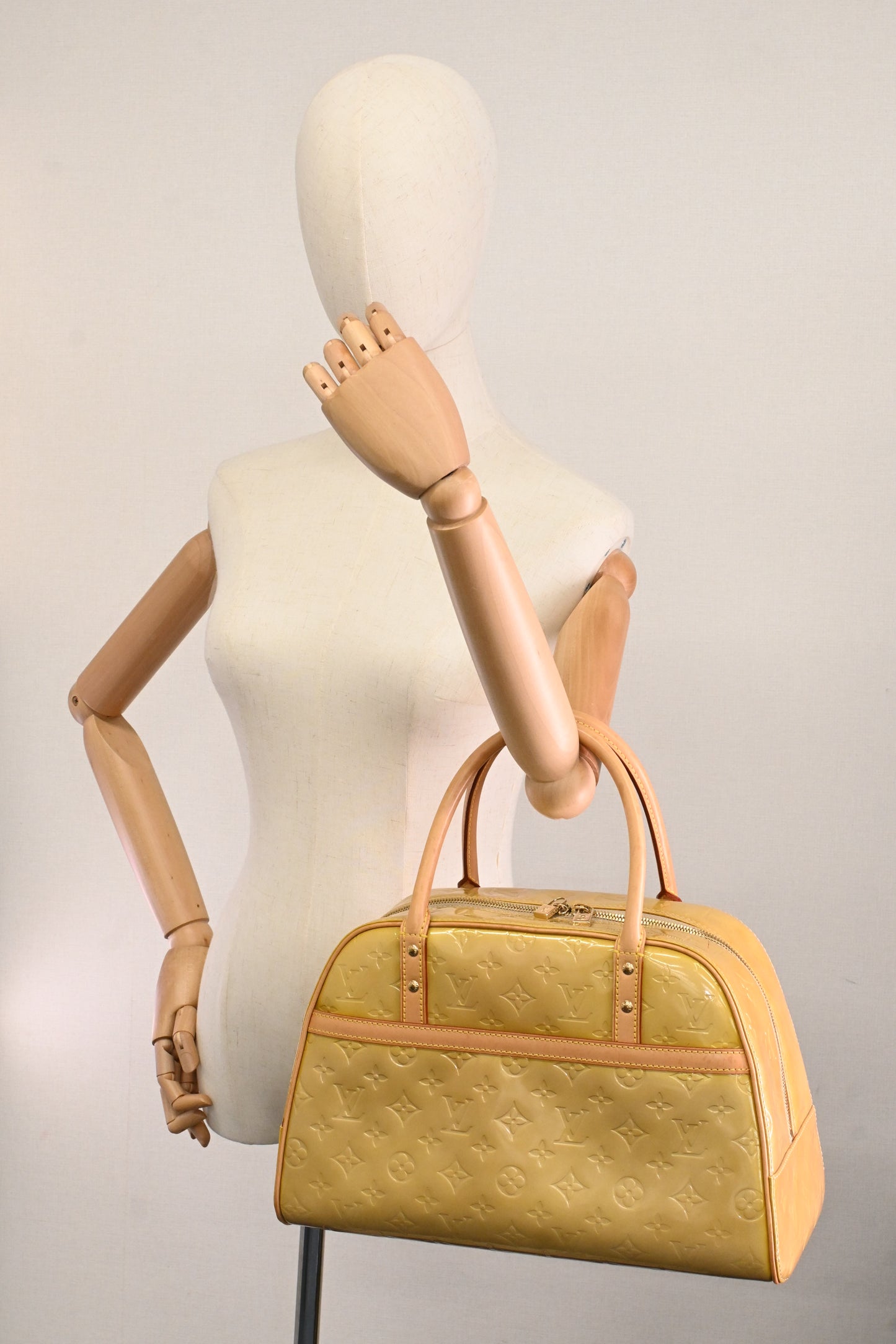 Louis Vuitton Thompkins Square in Yellow Vernis Leather