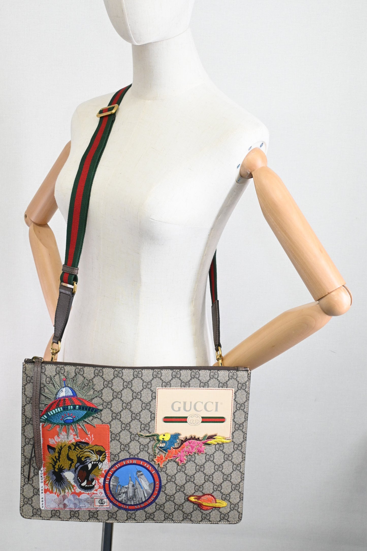 Gucci Shoulder Bag in GG Supreme Patchwork Canvas