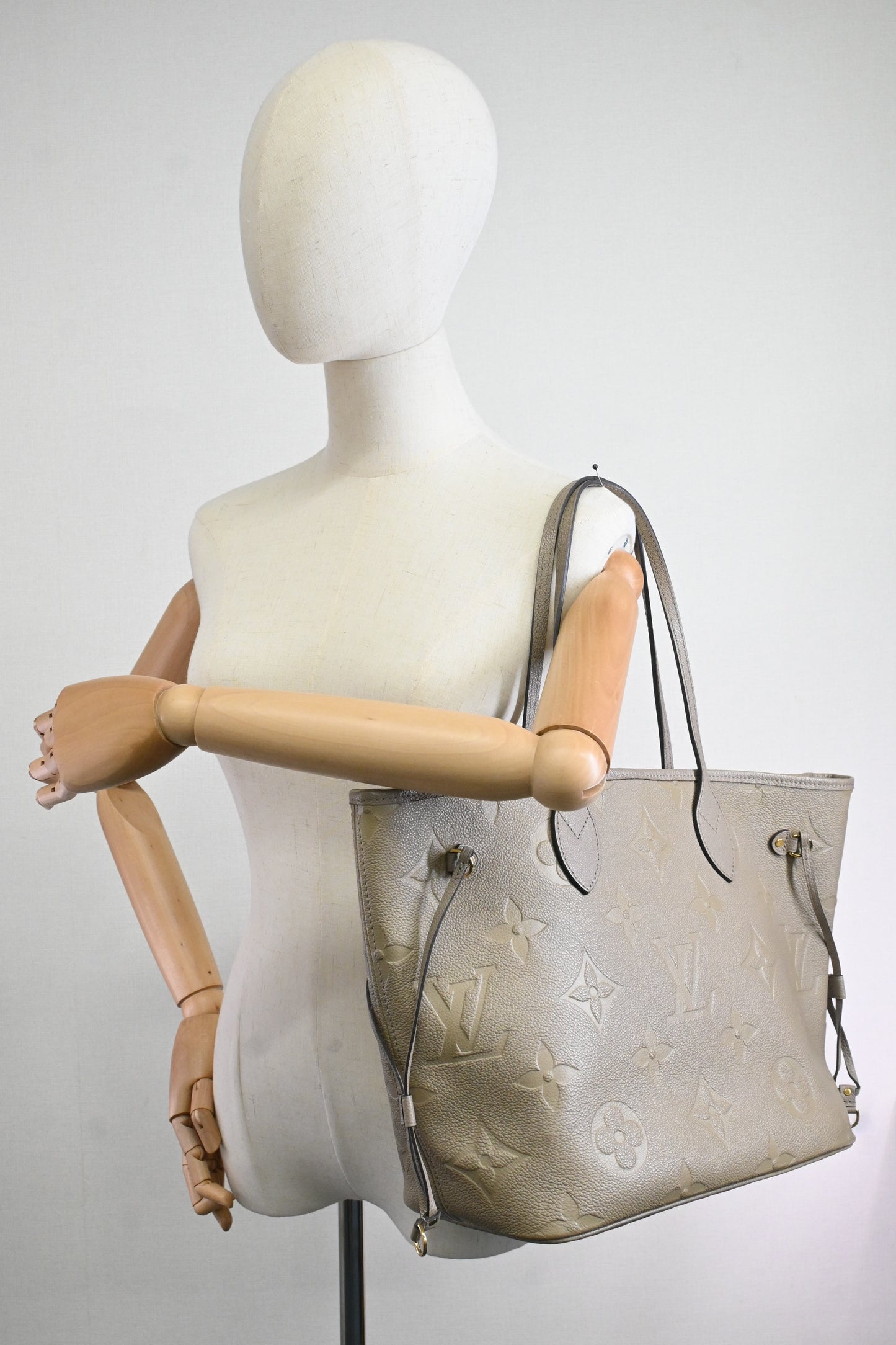 Louis Vuitton Neverfull MM in Turtledove Empreinte Leather