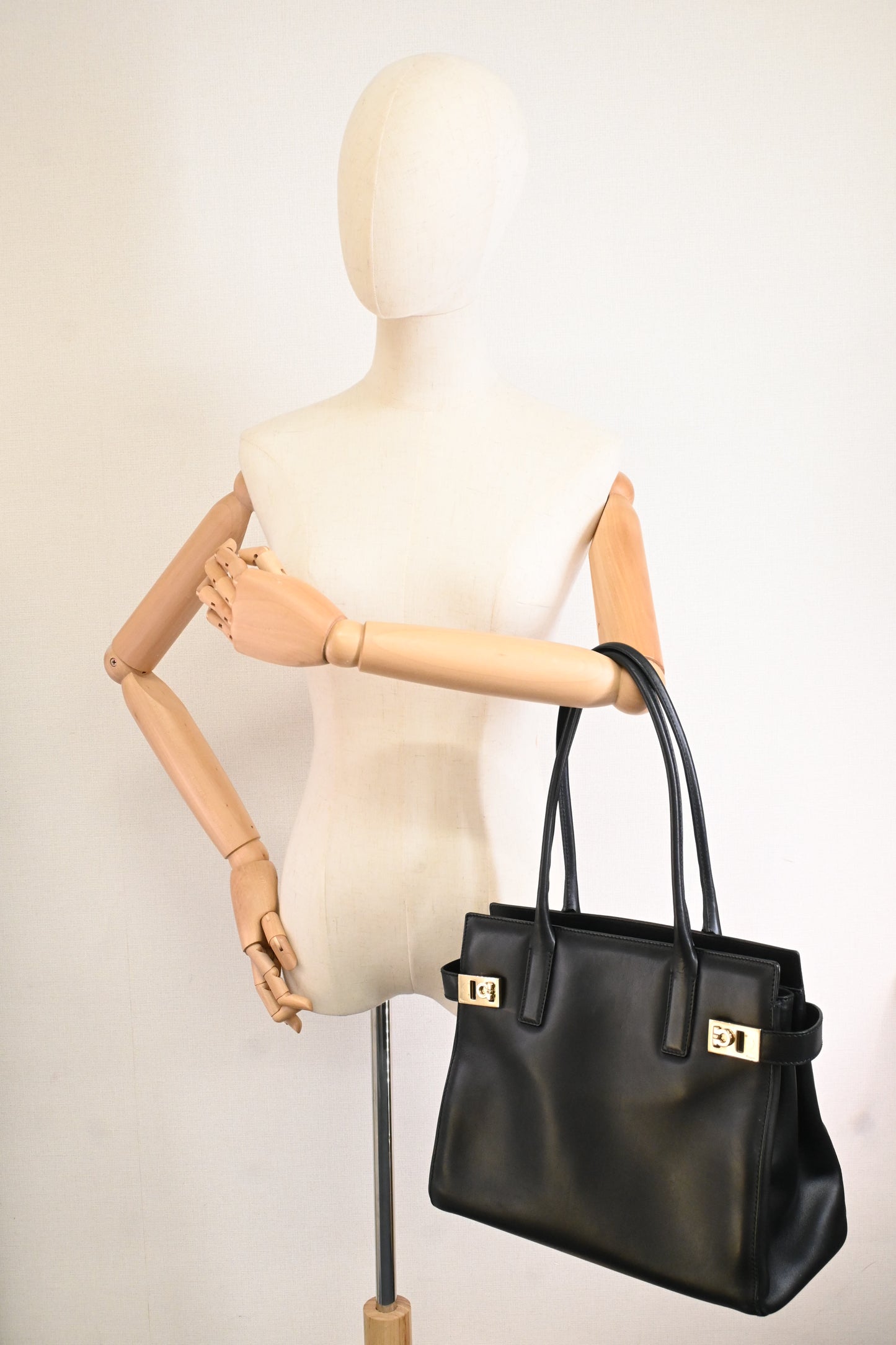 Ferragamo Shoulder Bag in Black Leather