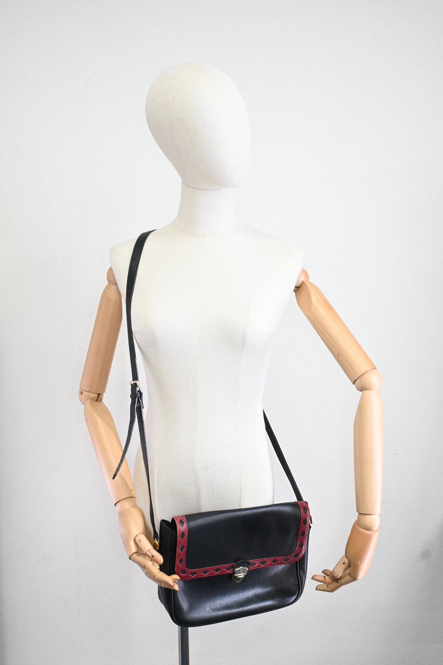 YSL Saint Laurent Crossbody in Black Leather