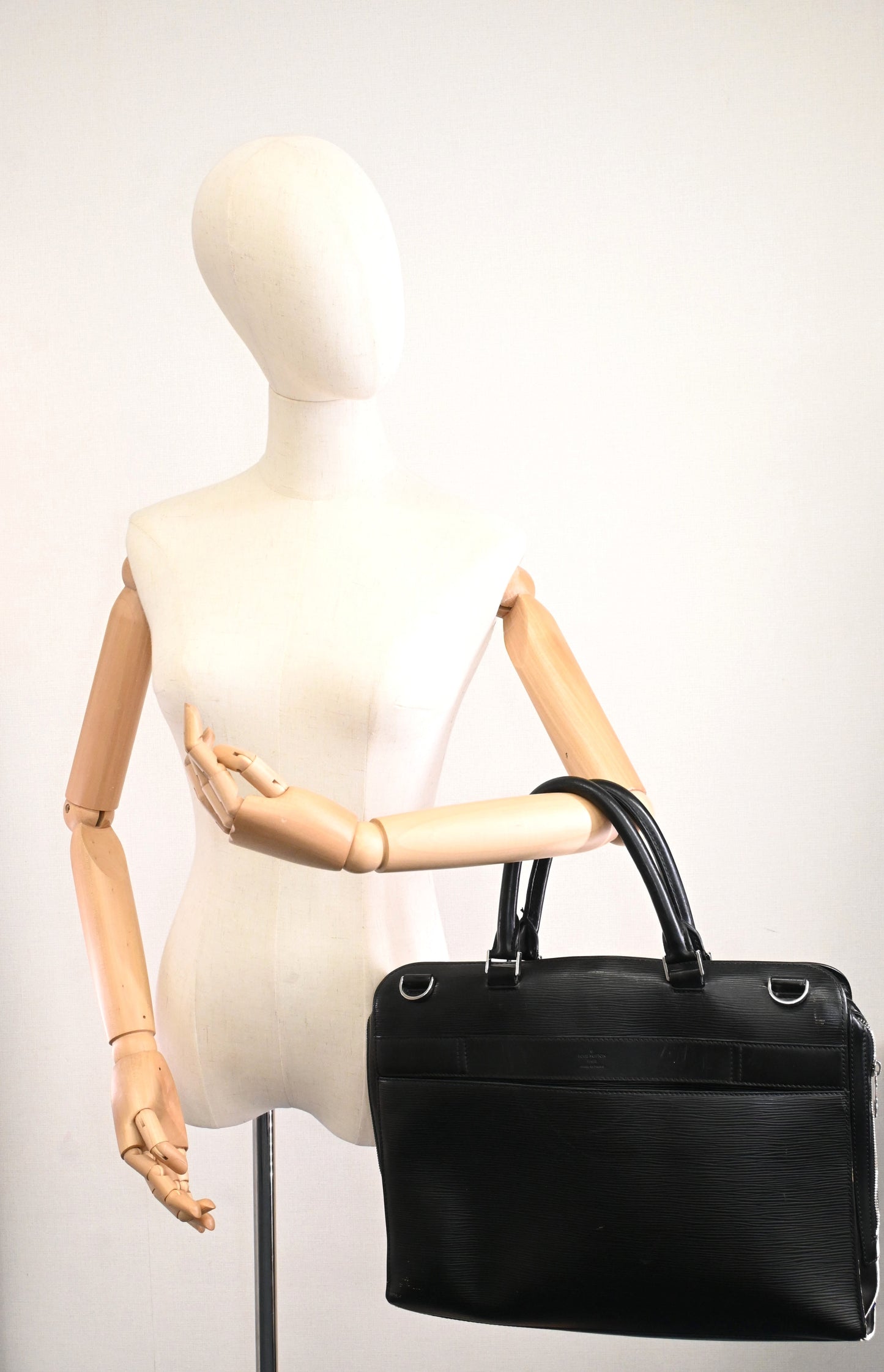 Louis Vuitton Bassano in Black Epi Leather