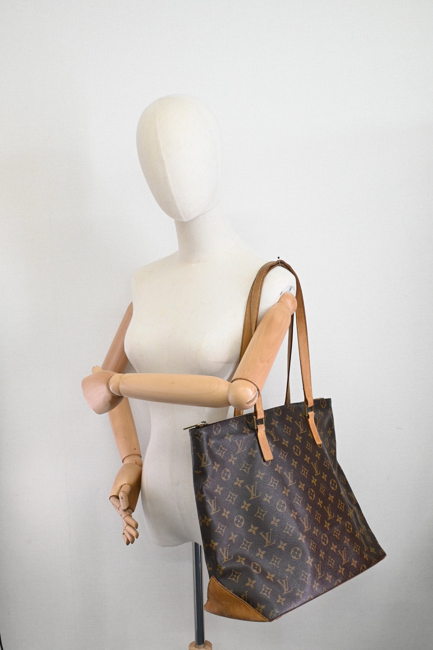 Louis Vuitton Cabas Mezzo in Monogram Canvas