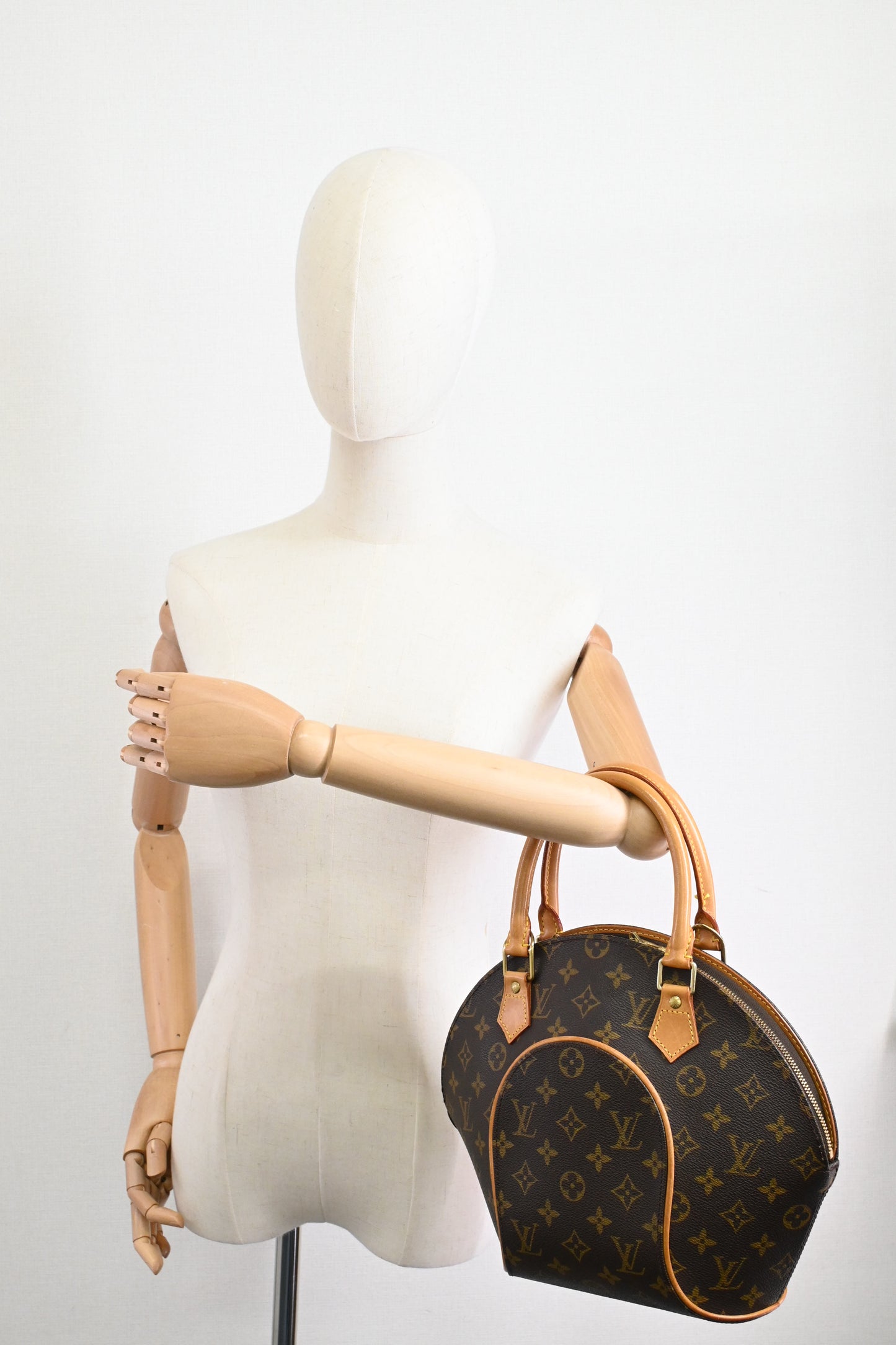 Louis Vuitton Ellipse PM in Monogram Canvas