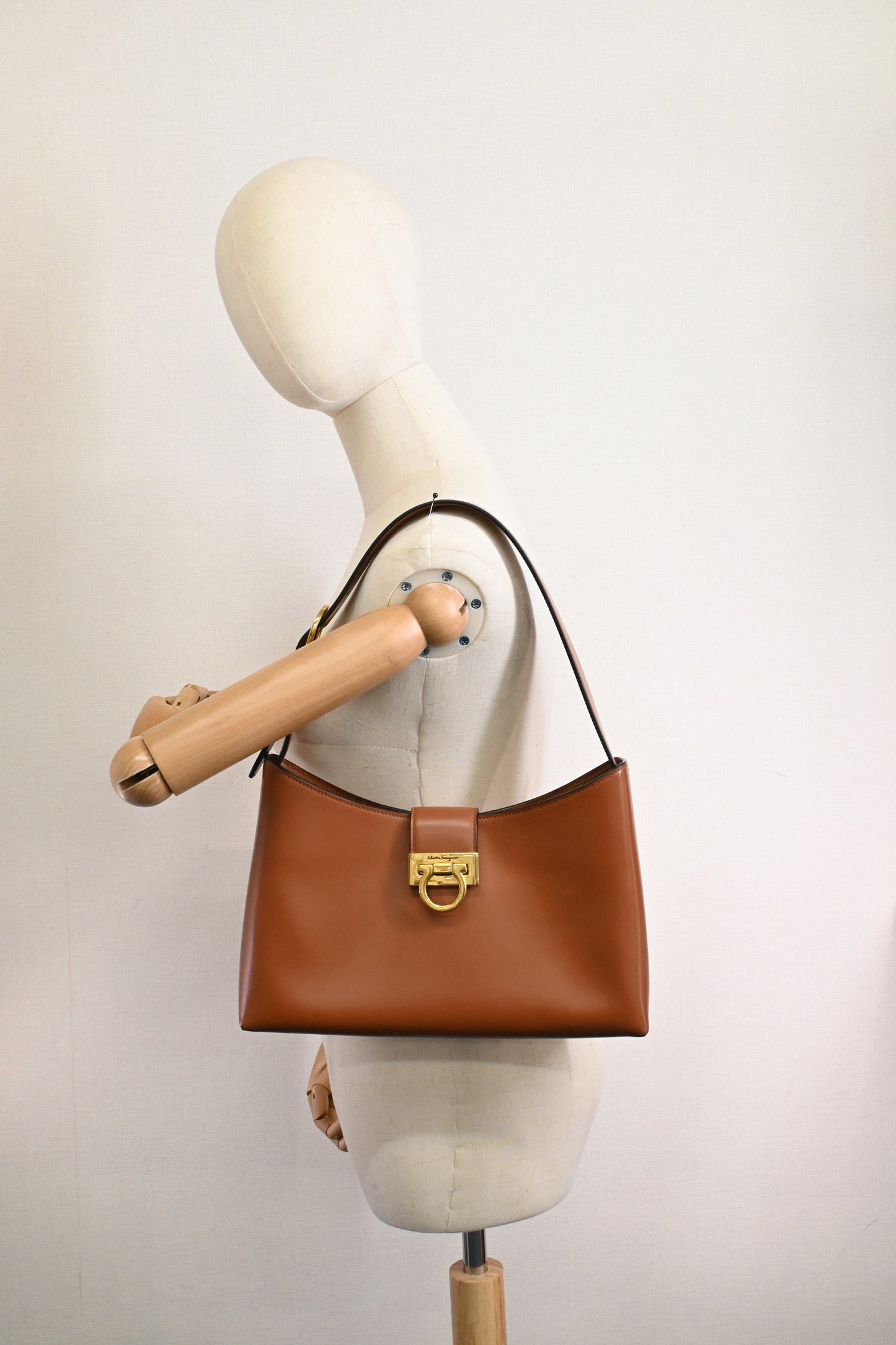 Ferragamo Shoulder Bag in Brown Leather