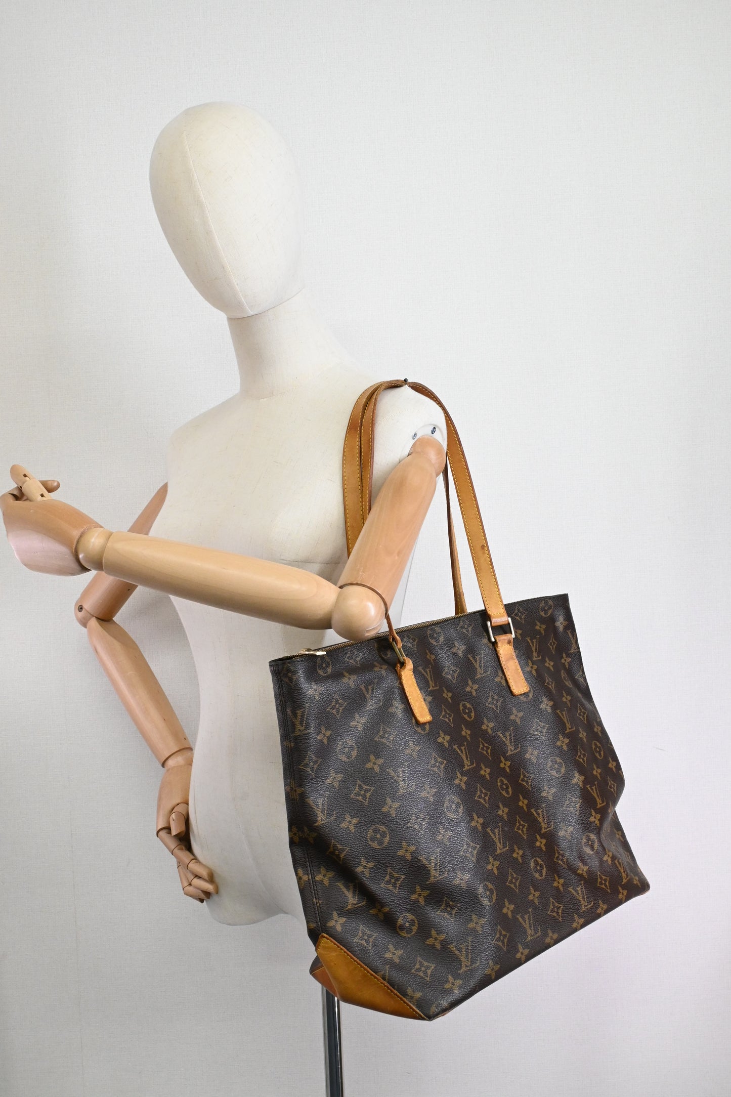 Louis Vuitton Cabas Mezzo in Monogram Canvas