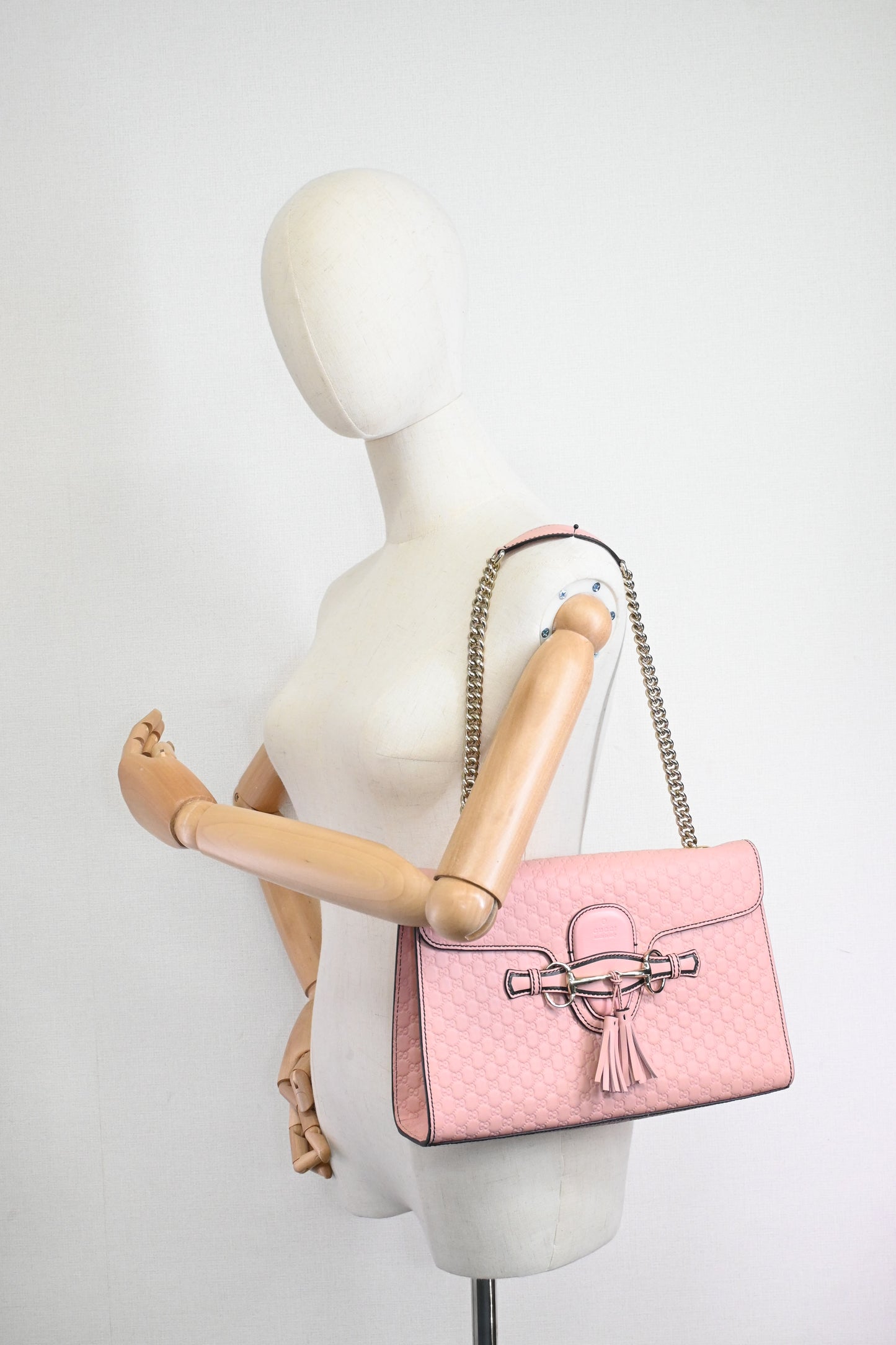 Gucci Emily Shoulder Bag in Pink Microguccissima Leather