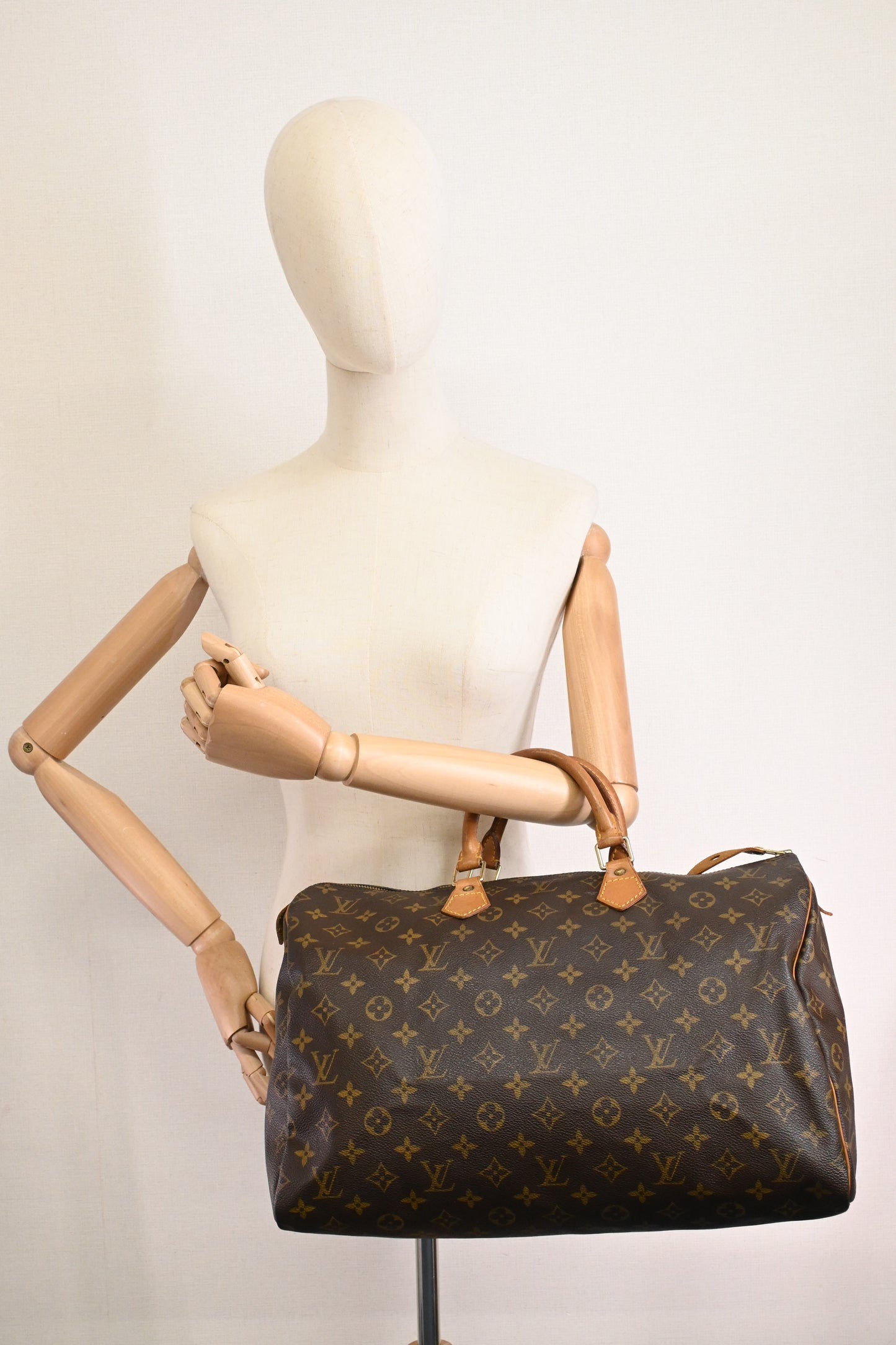 Louis Vuitton Speedy 40 in Monogram Canvas