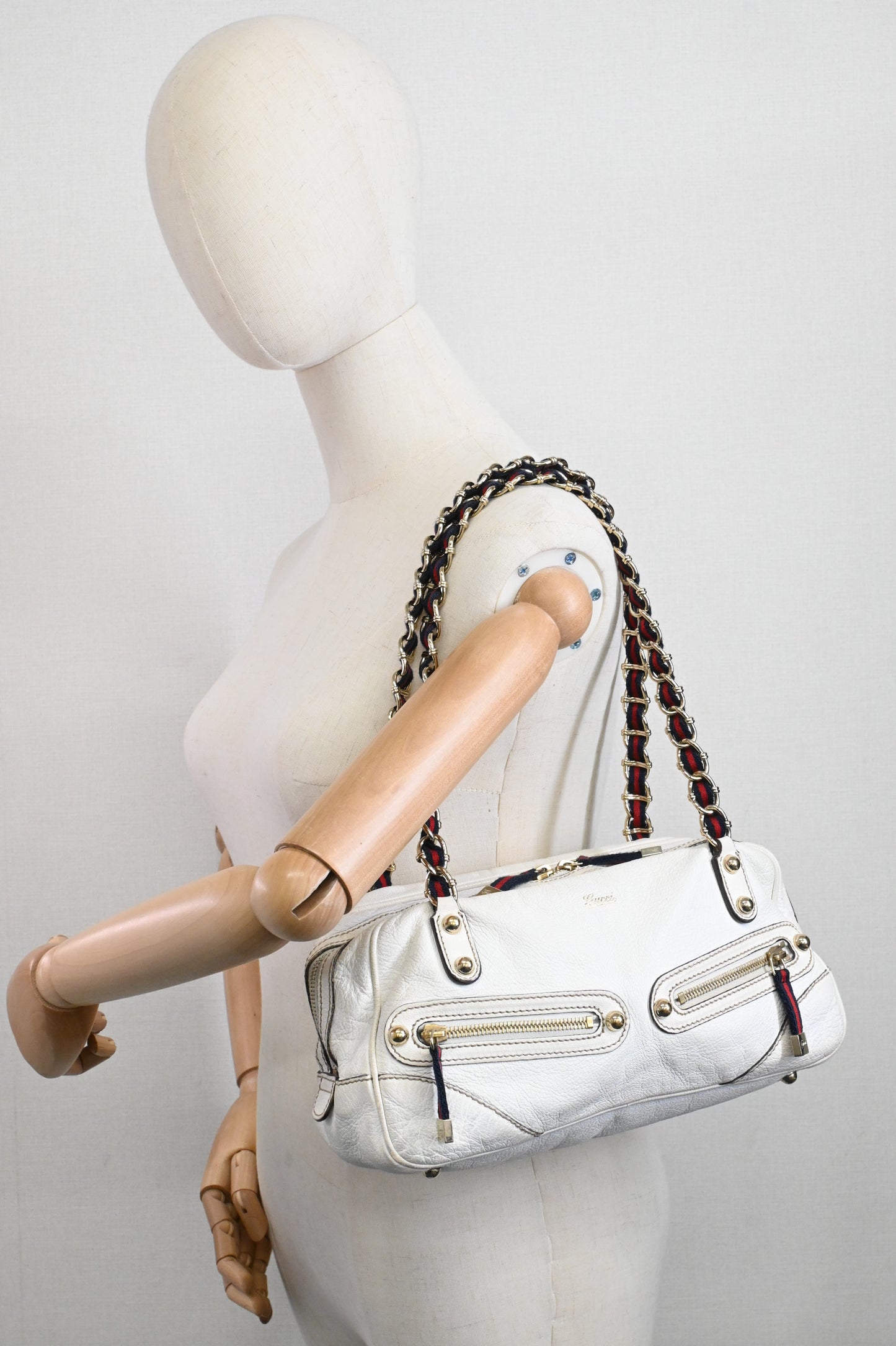 Gucci Shoulder Bag in White Leather
