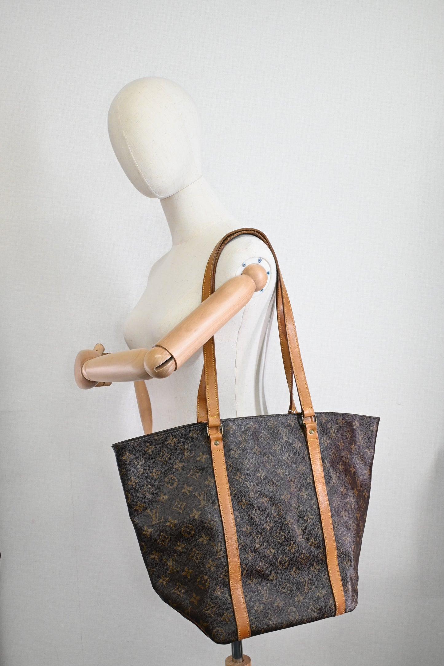 Louis Vuitton Sac Shopping in Monogram Canvas