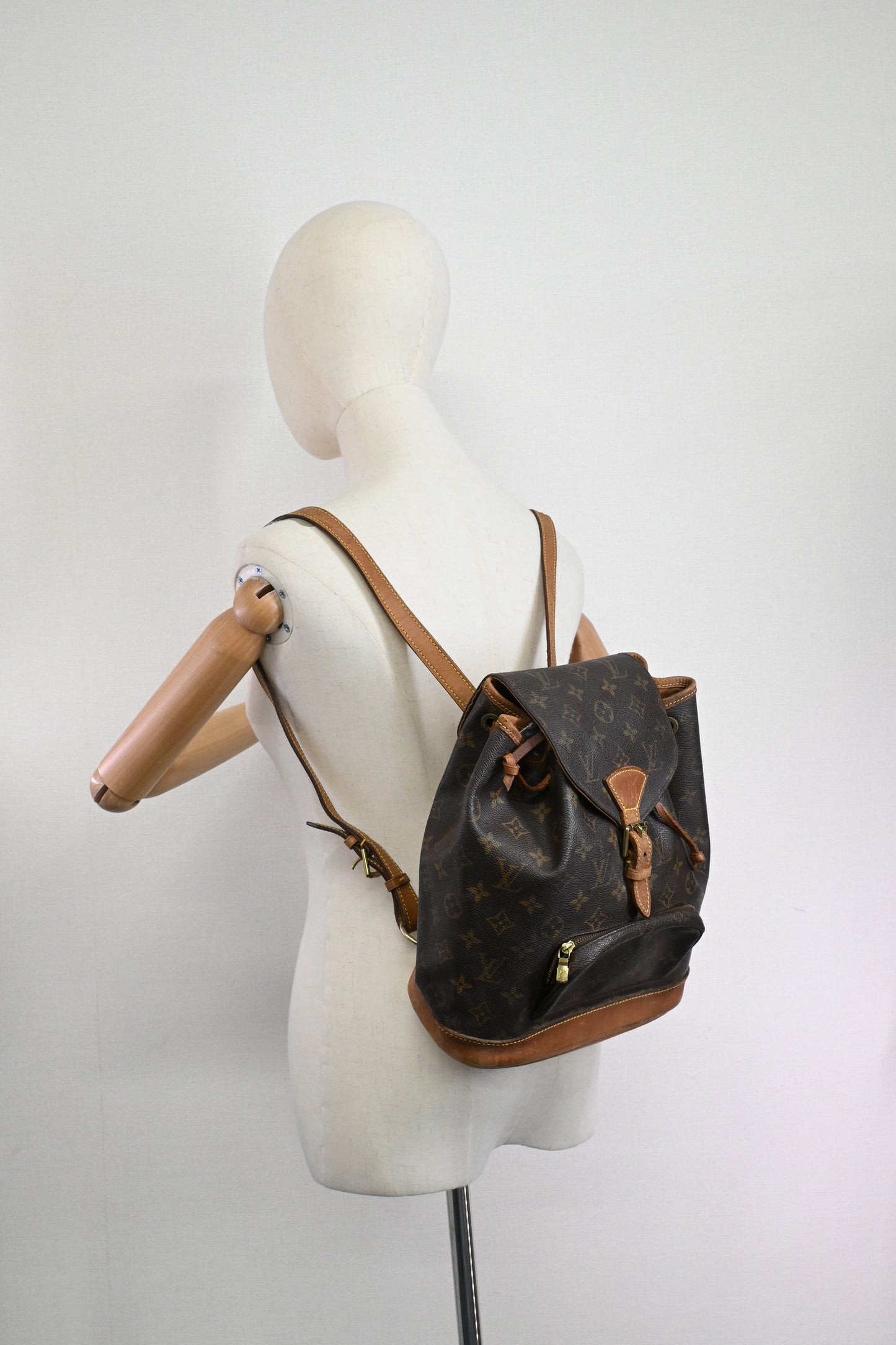 Louis Vuitton Montsouris MM in Monogram Canvas