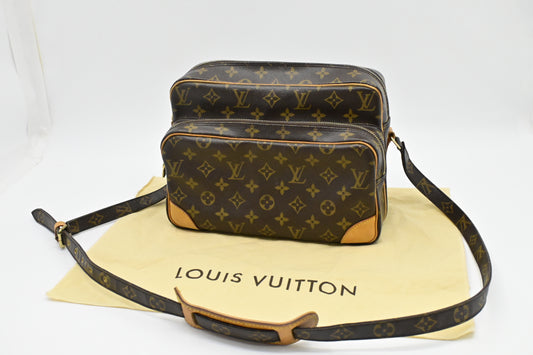 Louis Vuitton Nil in Monogram Canvas