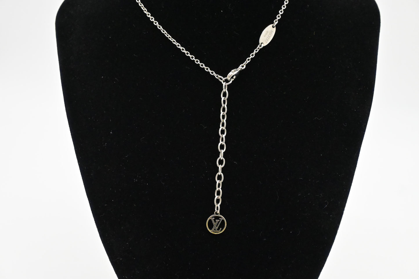 Louis Vuitton Essential V Supple Necklace