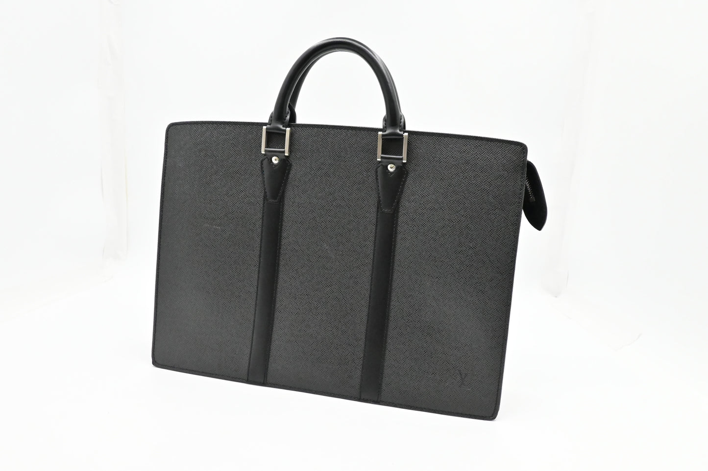 Louis Vuitton Porte Documents Rosan in Black Taiga Leather