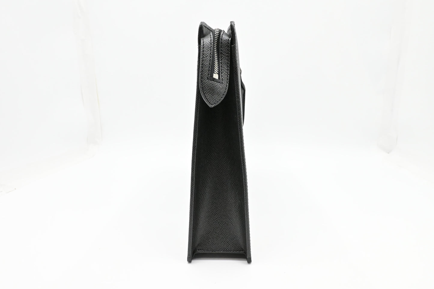 Louis Vuitton Porte Documents Rosan in Black Taiga Leather