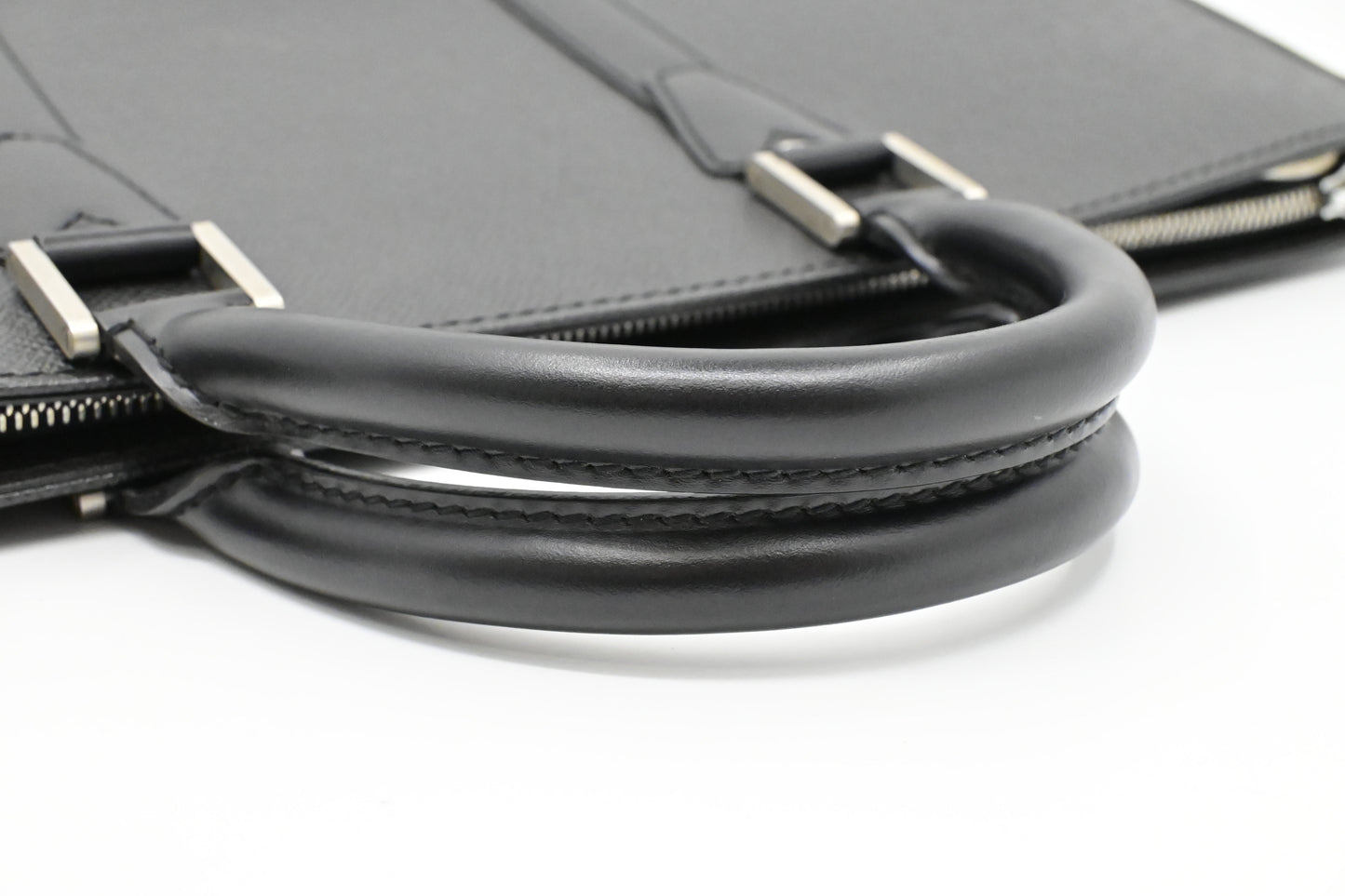Louis Vuitton Porte Documents Rosan in Black Taiga Leather