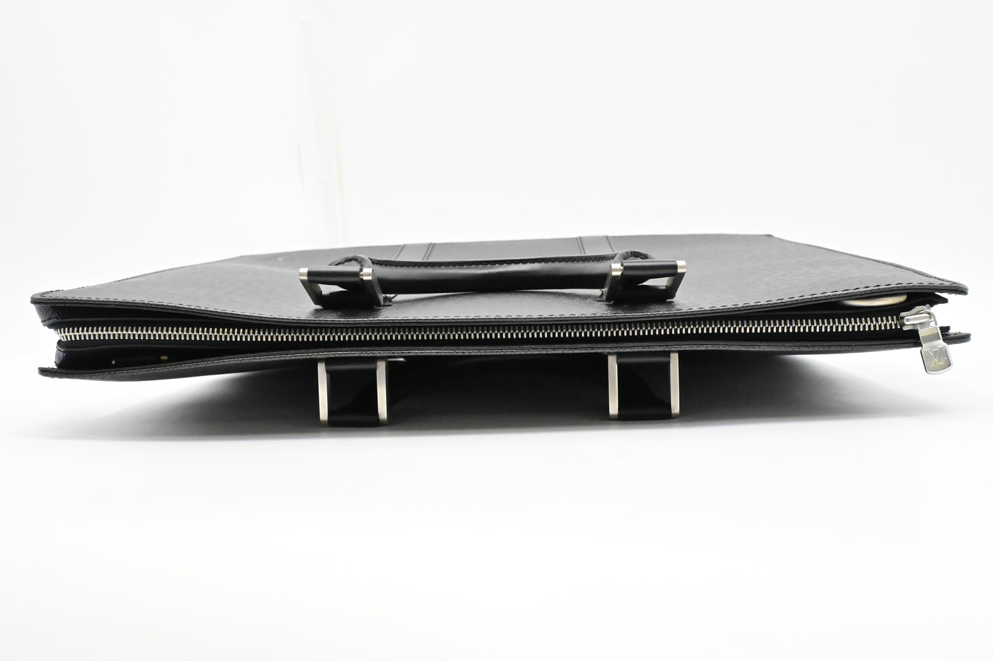 Louis Vuitton Porte Documents Rosan in Black Taiga Leather