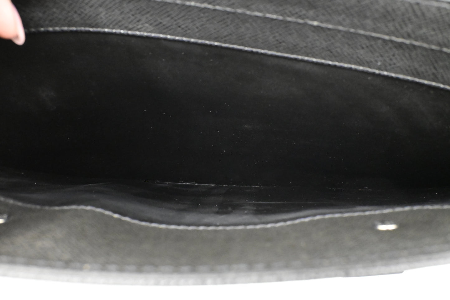 Louis Vuitton Porte Documents Rosan in Black Taiga Leather