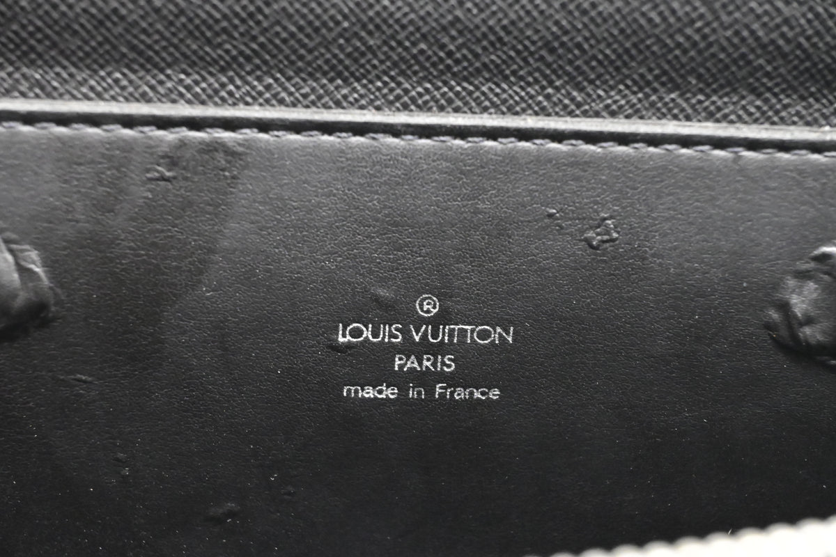 Louis Vuitton Porte Documents Rosan in Black Taiga Leather