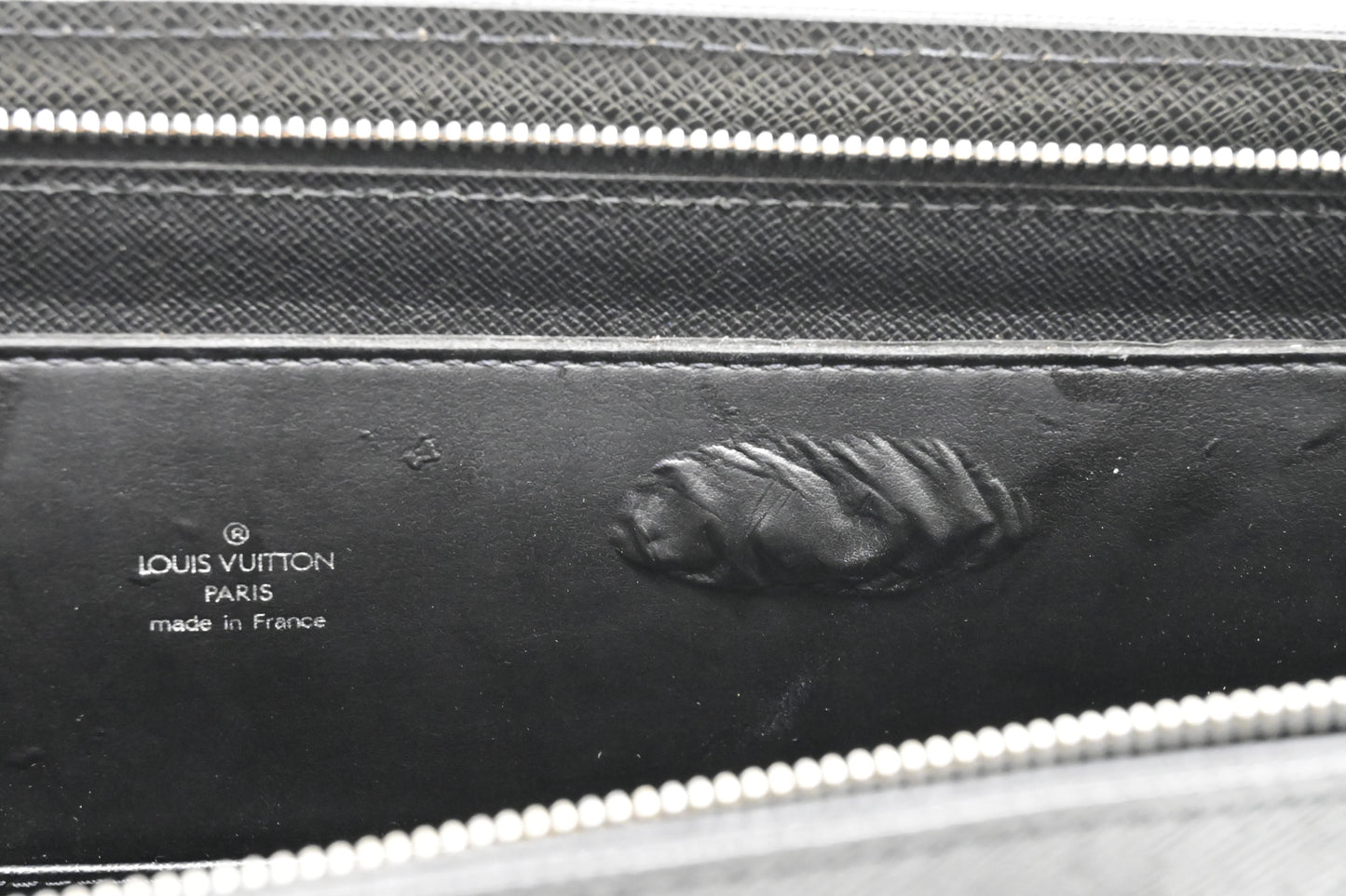 Louis Vuitton Porte Documents Rosan in Black Taiga Leather