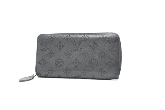 Louis Vuitton Long Zippy Wallet in Black Mahina Leather