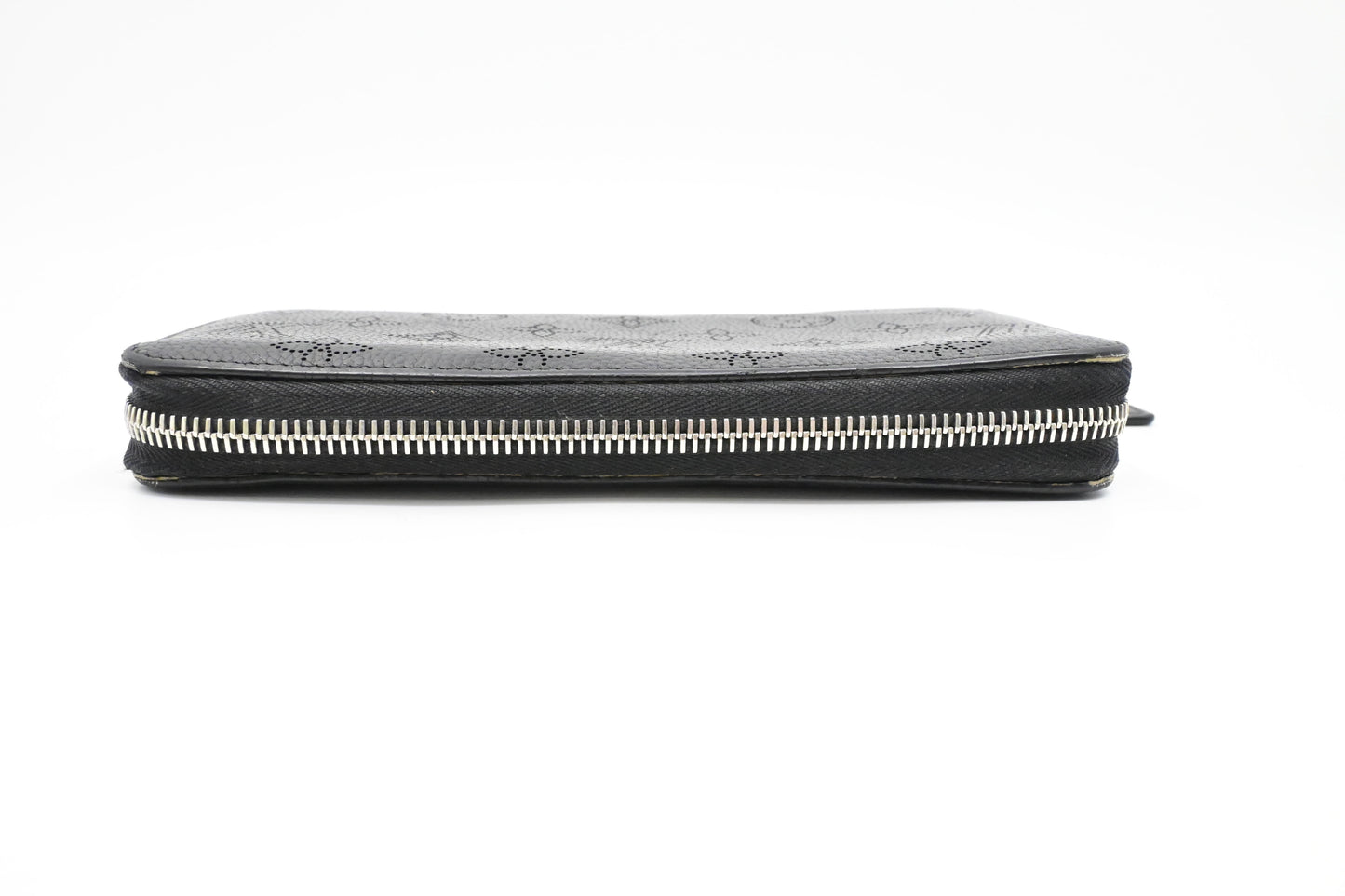 Louis Vuitton Long Zippy Wallet in Black Mahina Leather