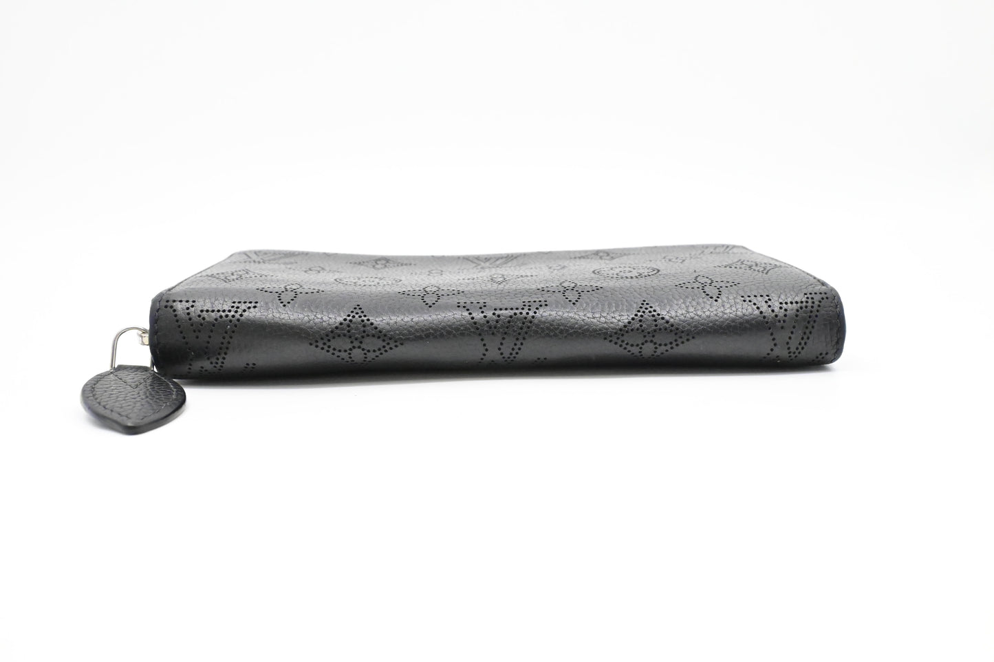 Louis Vuitton Long Zippy Wallet in Black Mahina Leather
