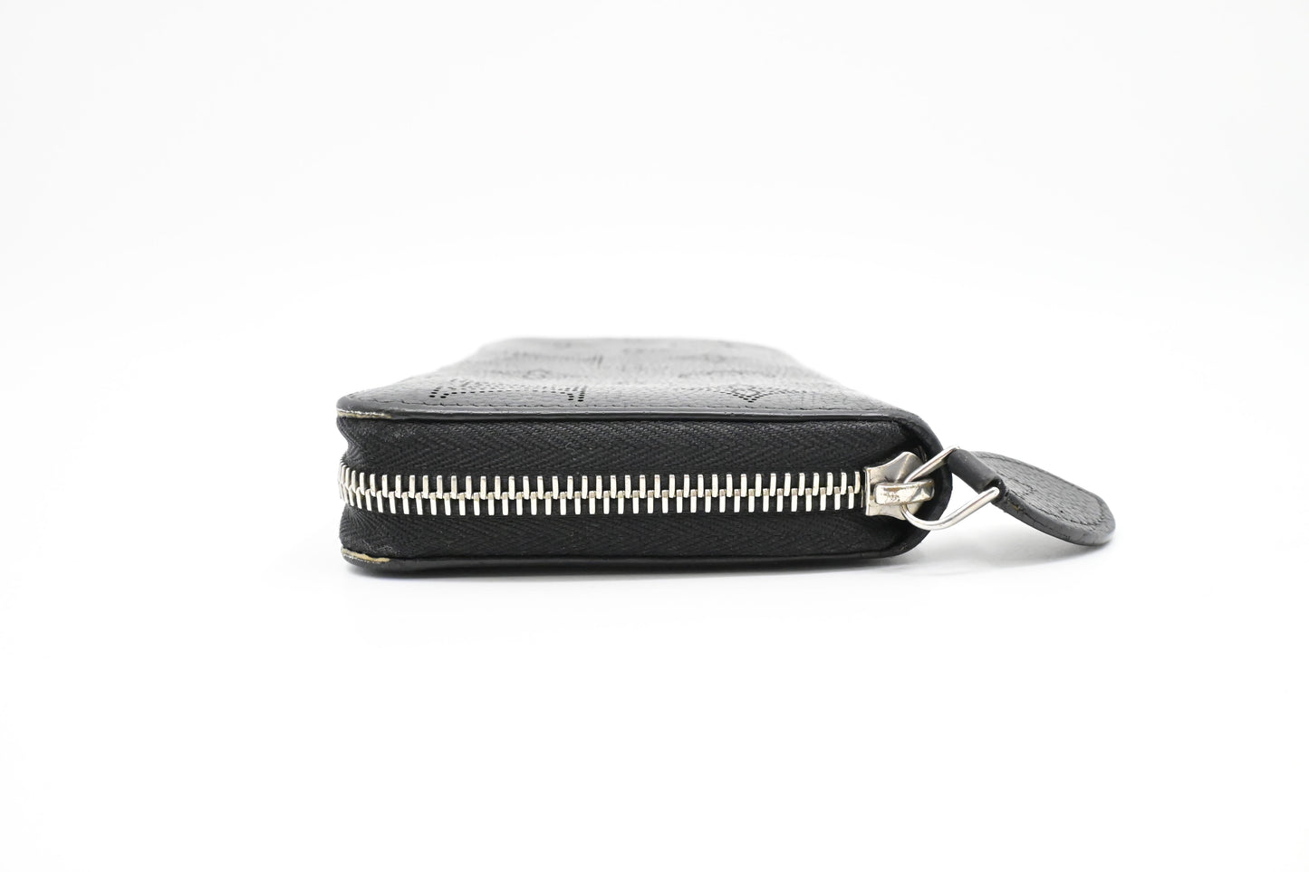 Louis Vuitton Long Zippy Wallet in Black Mahina Leather