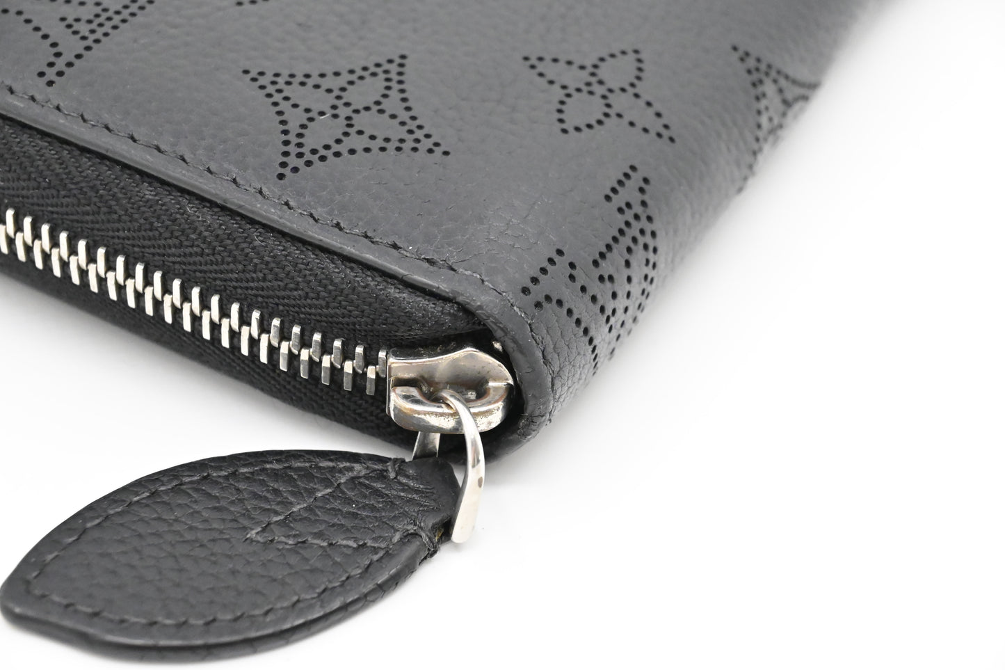 Louis Vuitton Long Zippy Wallet in Black Mahina Leather