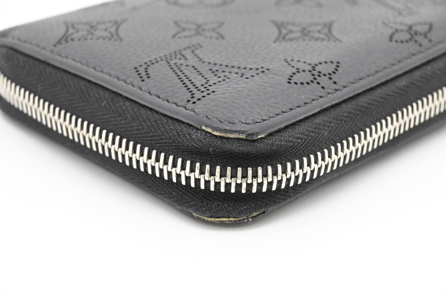 Louis Vuitton Long Zippy Wallet in Black Mahina Leather