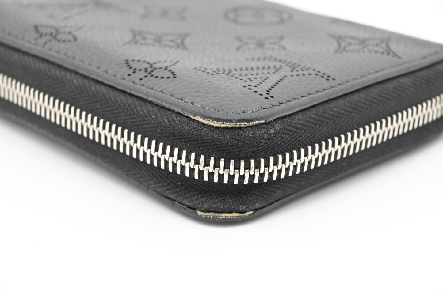 Louis Vuitton Long Zippy Wallet in Black Mahina Leather