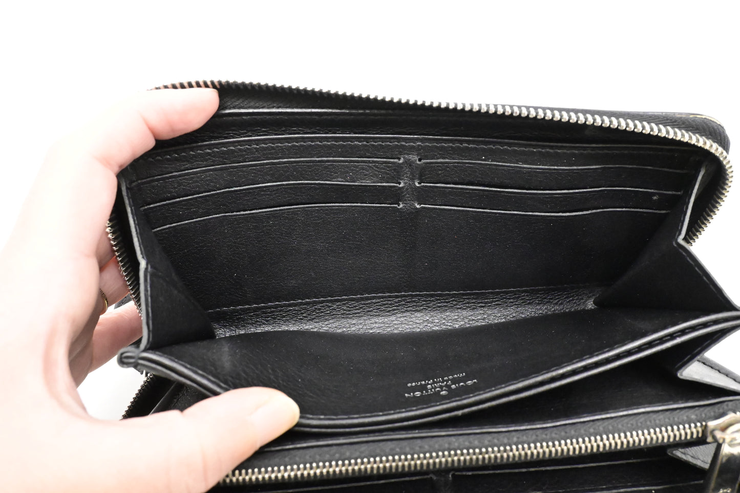 Louis Vuitton Long Zippy Wallet in Black Mahina Leather