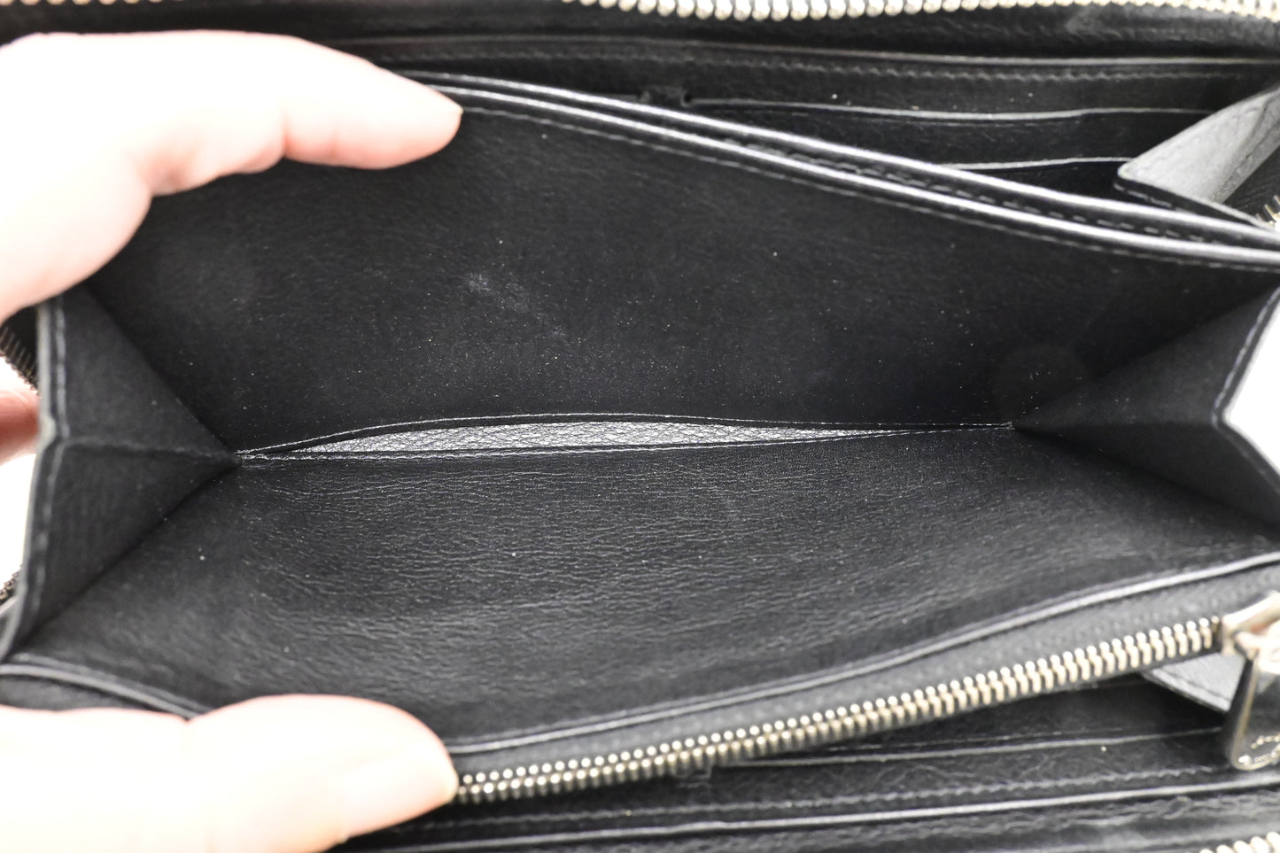 Louis Vuitton Long Zippy Wallet in Black Mahina Leather