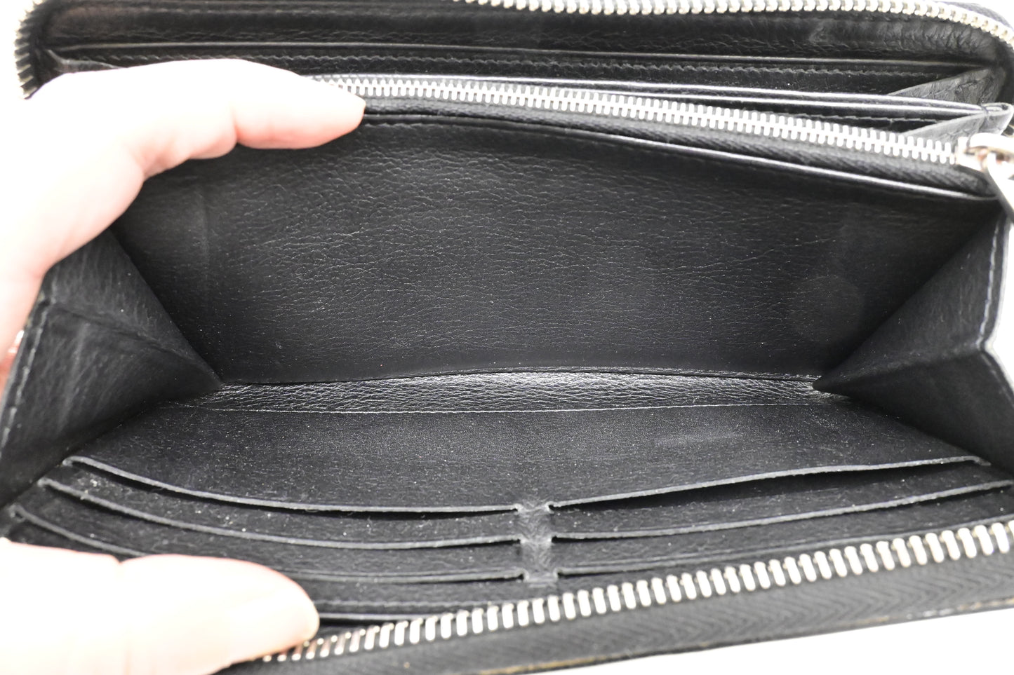 Louis Vuitton Long Zippy Wallet in Black Mahina Leather